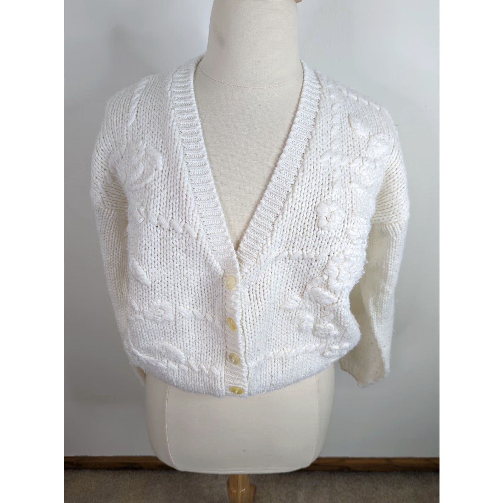 Vintage VINTAGE Rose Floral Embroiderd White Cardigan Sweater Womens Large S8C Cottagecore Size L / US 10 / IT 46 - 5 Thumbnail