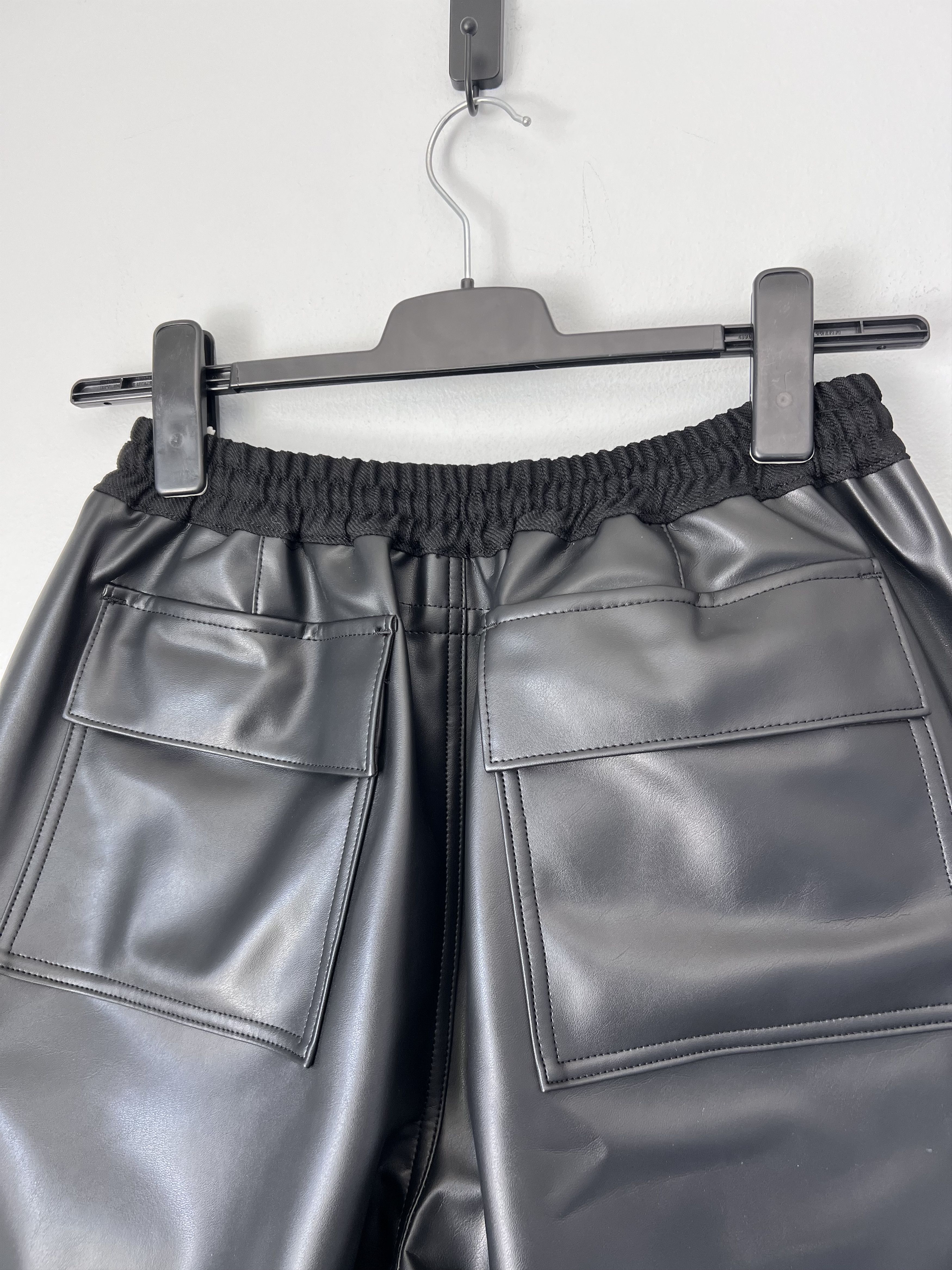 Junya Watanabe Junya Watanabe Faux Leather Cargo Shorts in Black Size US 32 / EU 48 - 5 Thumbnail