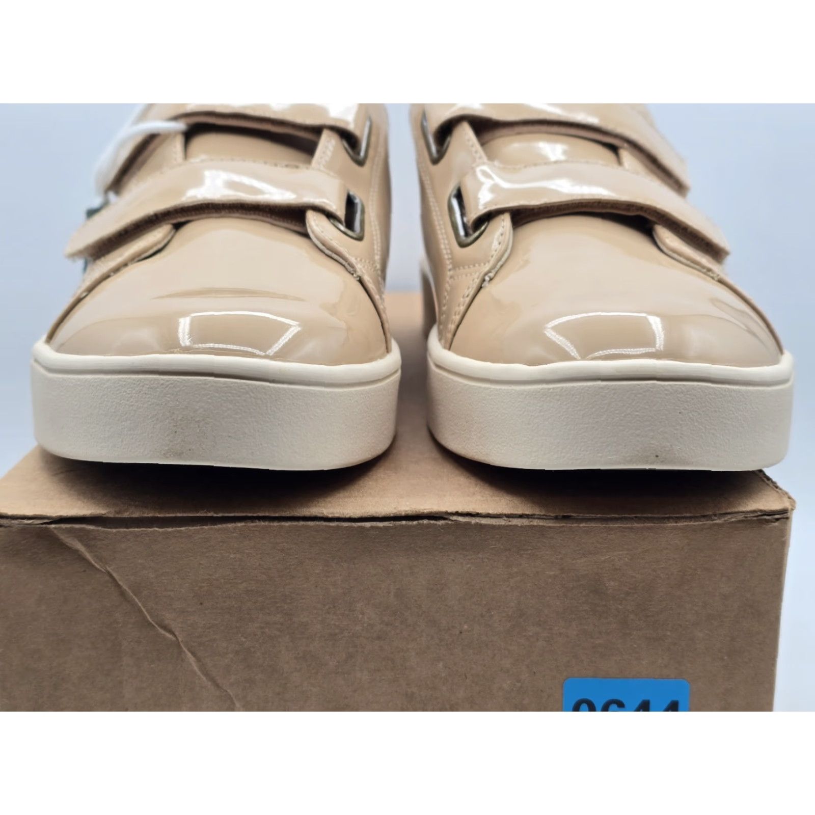 Vintage Revitalign Malibu Bella Patent Sneakers Tan Solid Sz 9.5 W Wide Women's Athletic Shoes Size US 10 / IT 40 - 3 Thumbnail