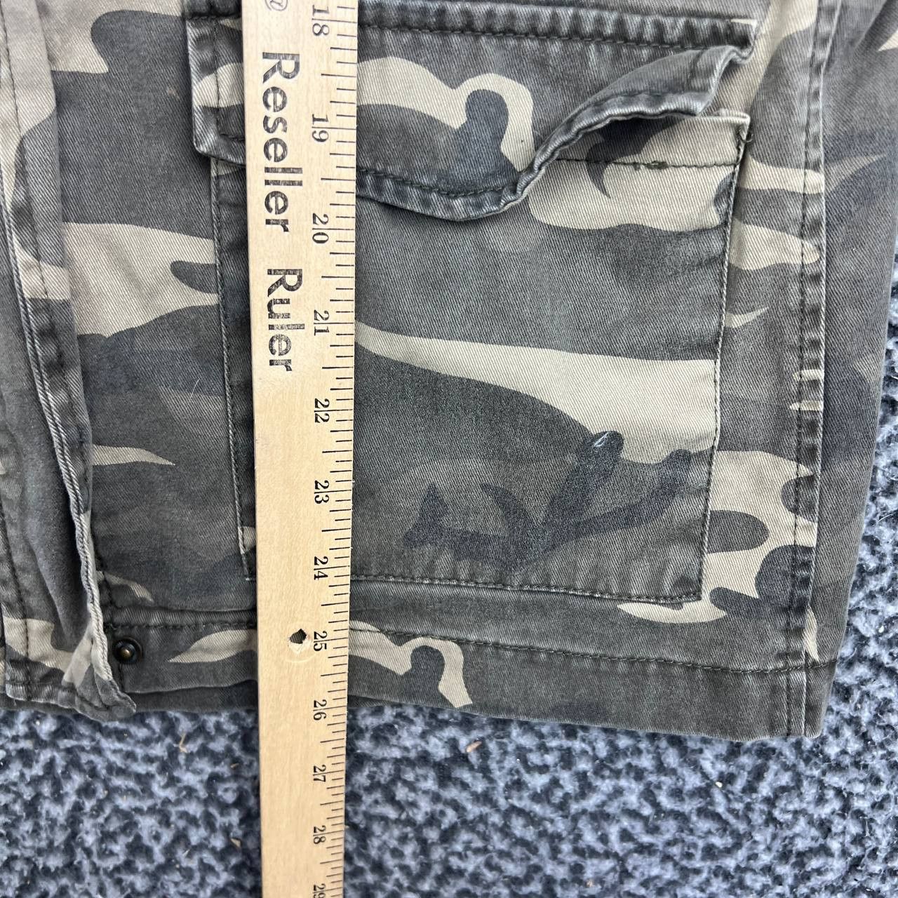Forever 21 Forever 21 Women Camo Utility Jacket Rose Patch Cotton S Size S / US 4 / IT 40 - 6 Thumbnail