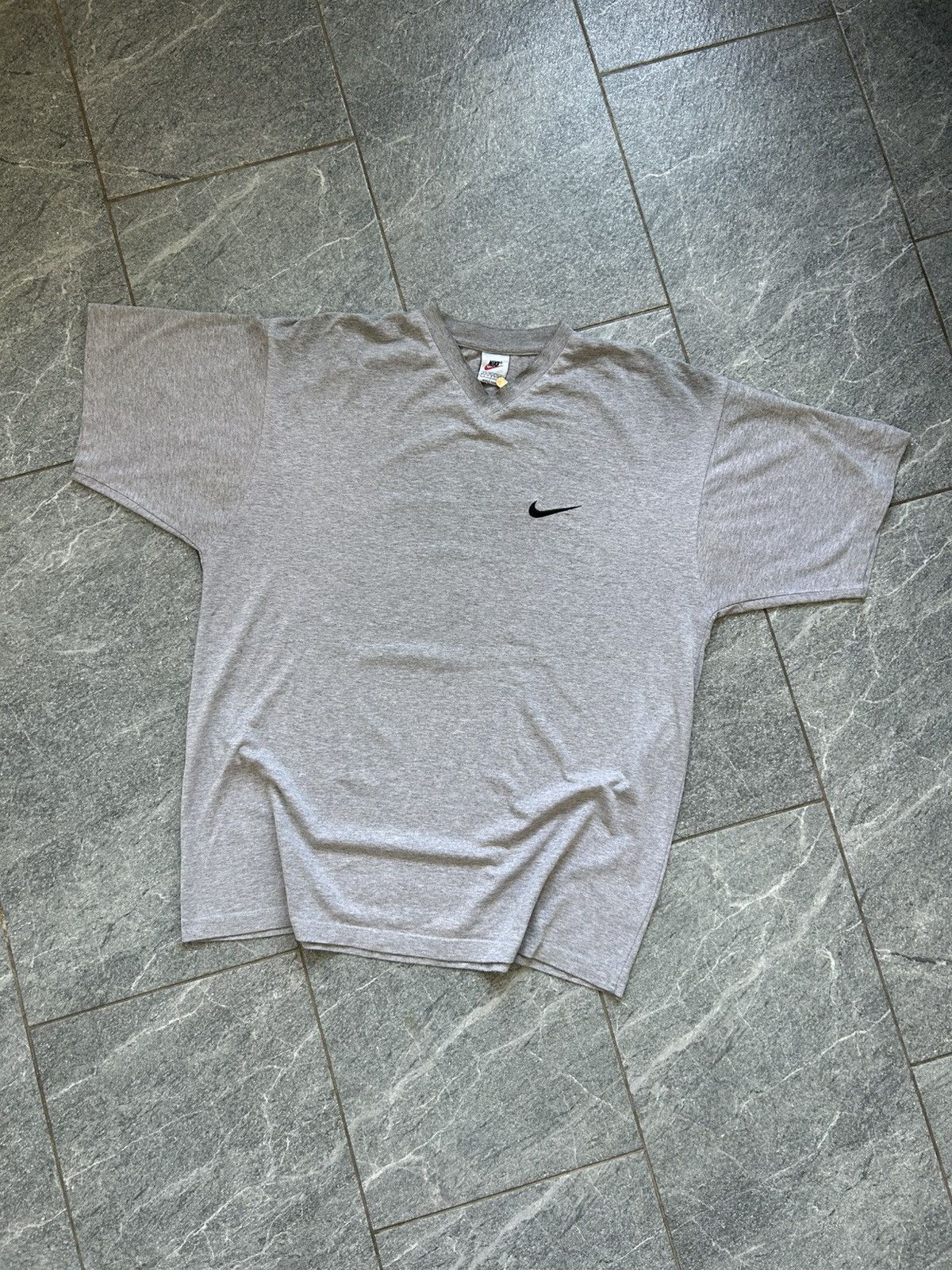 Vintage Vintage shirt tee V large Nike Size US L / EU 52-54 / 3 - 1 Thumbnail