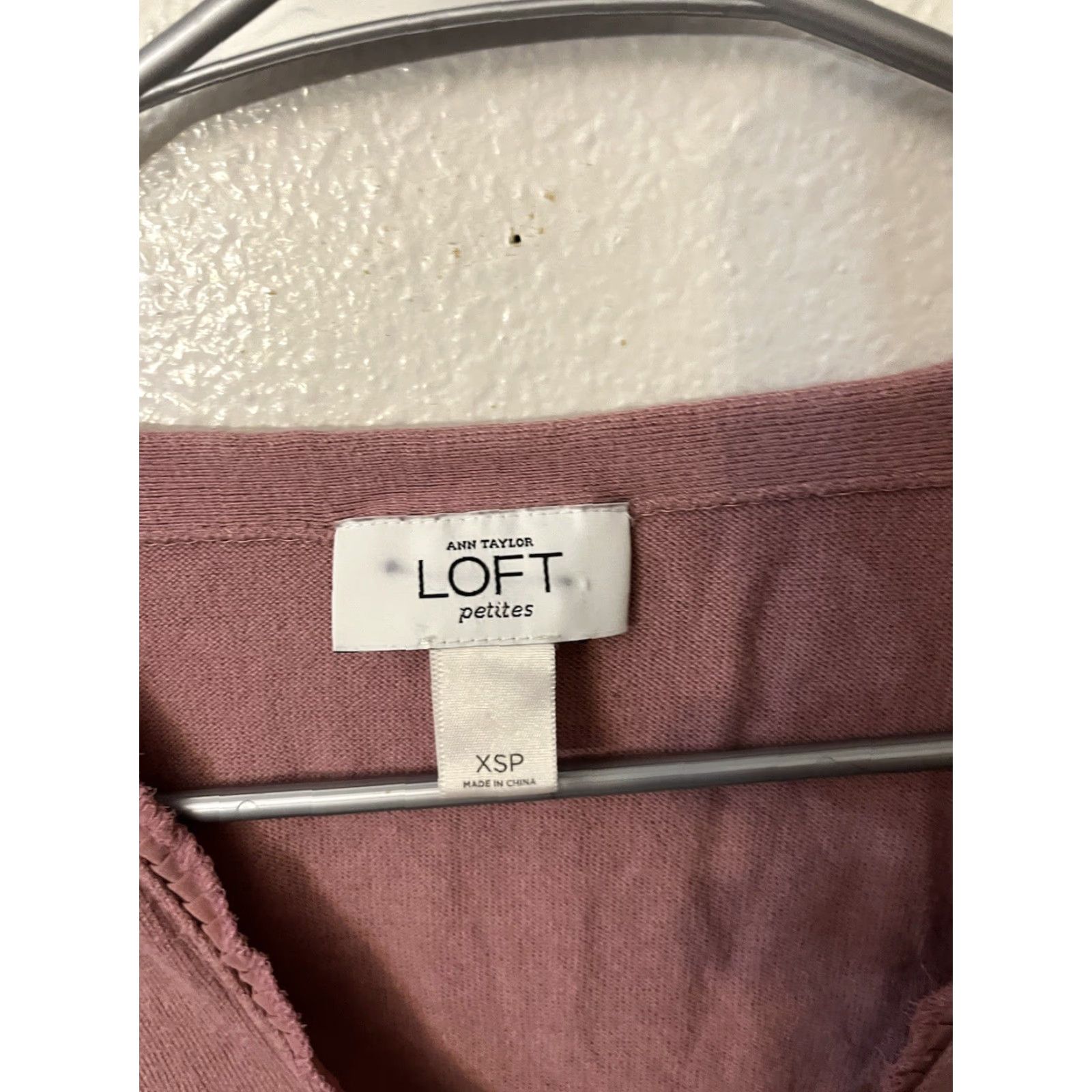 Loft Loft Shirt Ladies XS Pink Puff Sleeve V-Neck Lightweight Casual Womens Loft Top XSP Pink Puff Sleeve Shirt V-Neck Lightweight Casual Womens Size XS / US 0-2 / IT 36-38 - 2 Thumbnail