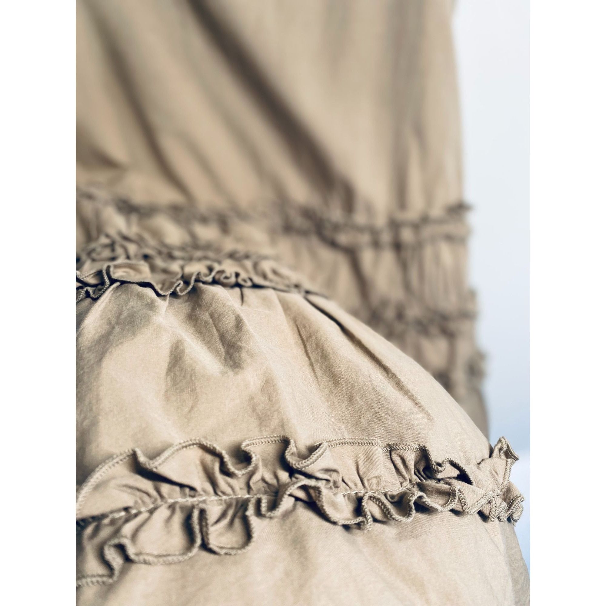 Ann Taylor Ruffled Beige Tiered Skirt With Side Zipper Closure Womens K Size 32" / US 10 / IT 46 - 2 Thumbnail