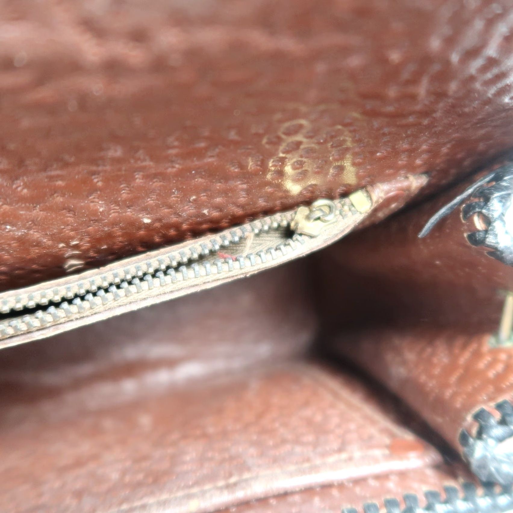 Vintage VINTAGE Brown Floral Embossed Leather Clutch Bag Purse Women Small 70s Bohemian Turn Lock Dining Casual Mens Womens Girls Size ONE SIZE - 6 Thumbnail