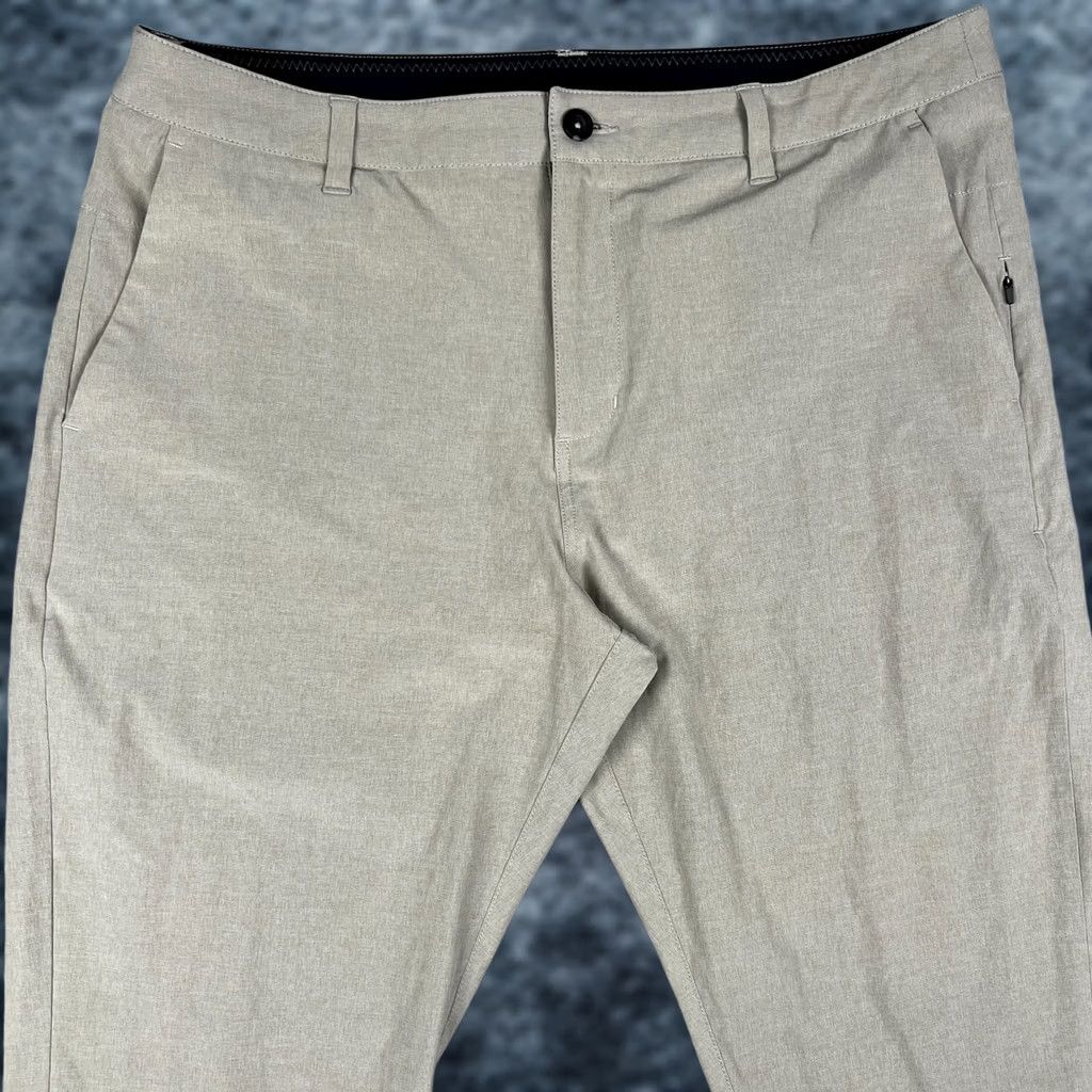 Vuori Vuori Aim Pants Mens 36x28 Beige Tech Chino Stretch Performance Commuter Size US 36 / EU 52 - 1 Thumbnail