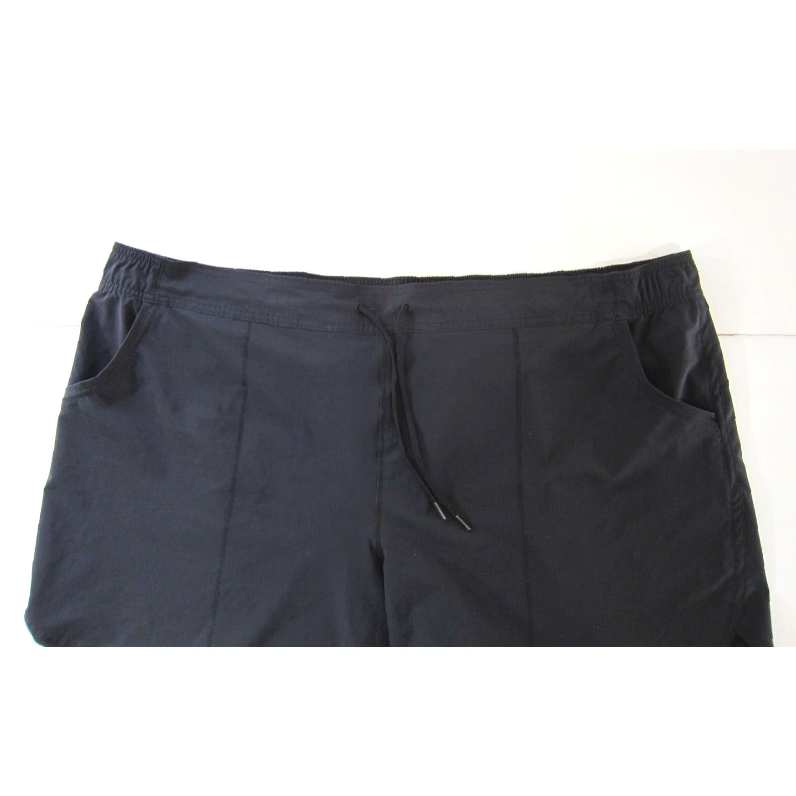 Lands' End Lands' End Black Stretch Workout Lightweight Pocket Running Shorts Women XL 26W Side Pockets 86% polyester 14% spandex Vintage? (No) Size 40" / US 18 - 6 Thumbnail