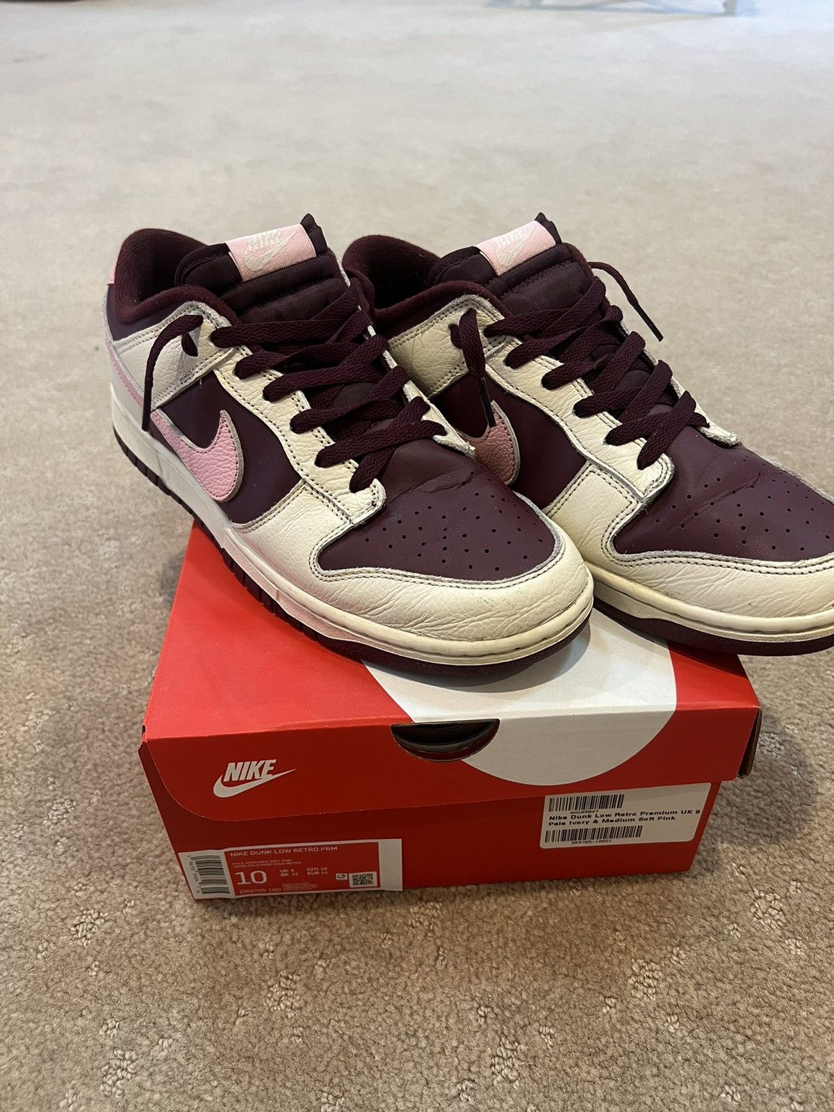 Jordan Brand × Nike Nike Dunk Low Valentines, Dunk Low Retro PRM Size US 10 / EU 43 - 1 Thumbnail