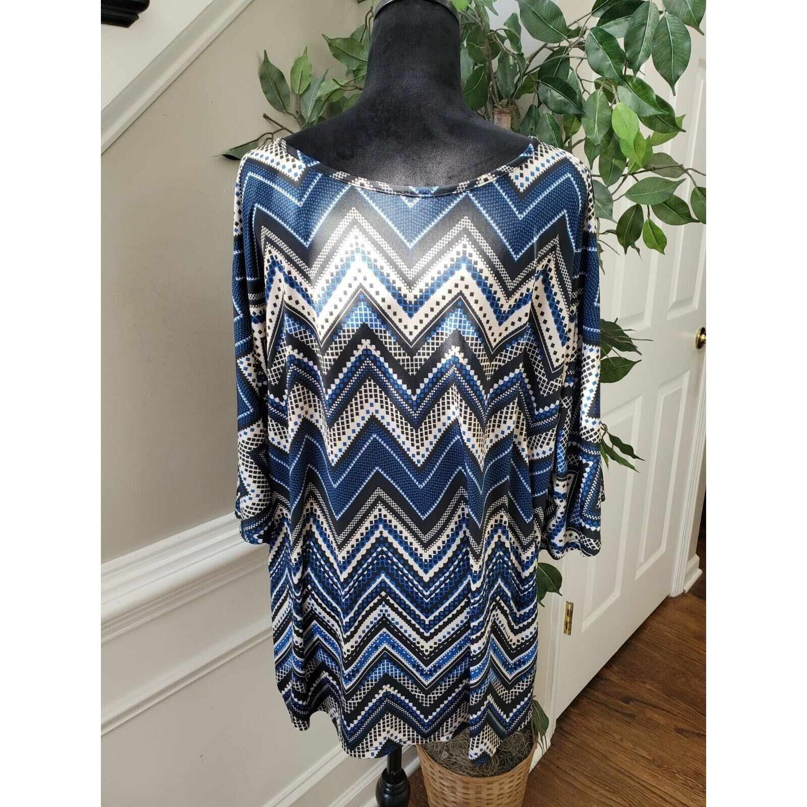 Other Lavish Chevron Polyester Round Neck 3/4 Sleeve Top Blouse Size 3XL / US 20-22 - 9 Thumbnail