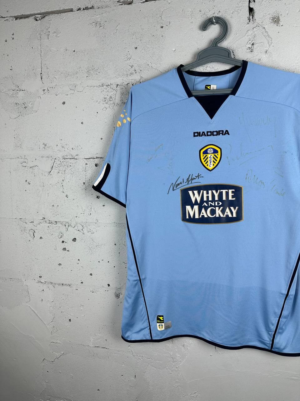 Diadora Signed Diadora Leeds United 2005 2006 Soccer Jersey Football Size US L / EU 52-54 / 3 - 2 Thumbnail