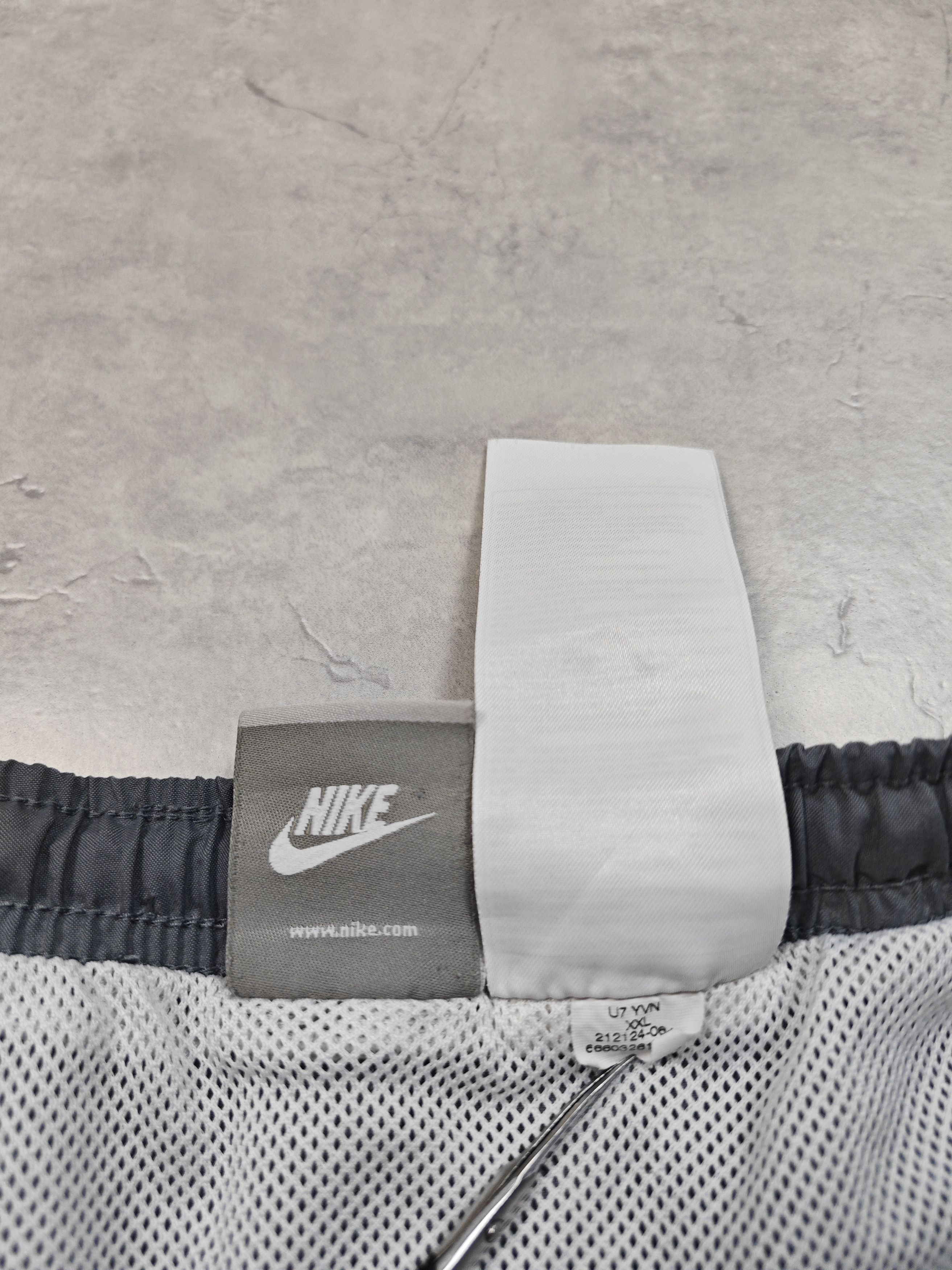 Nike Nike Vintage Shorts Size US 37 - 7 Thumbnail