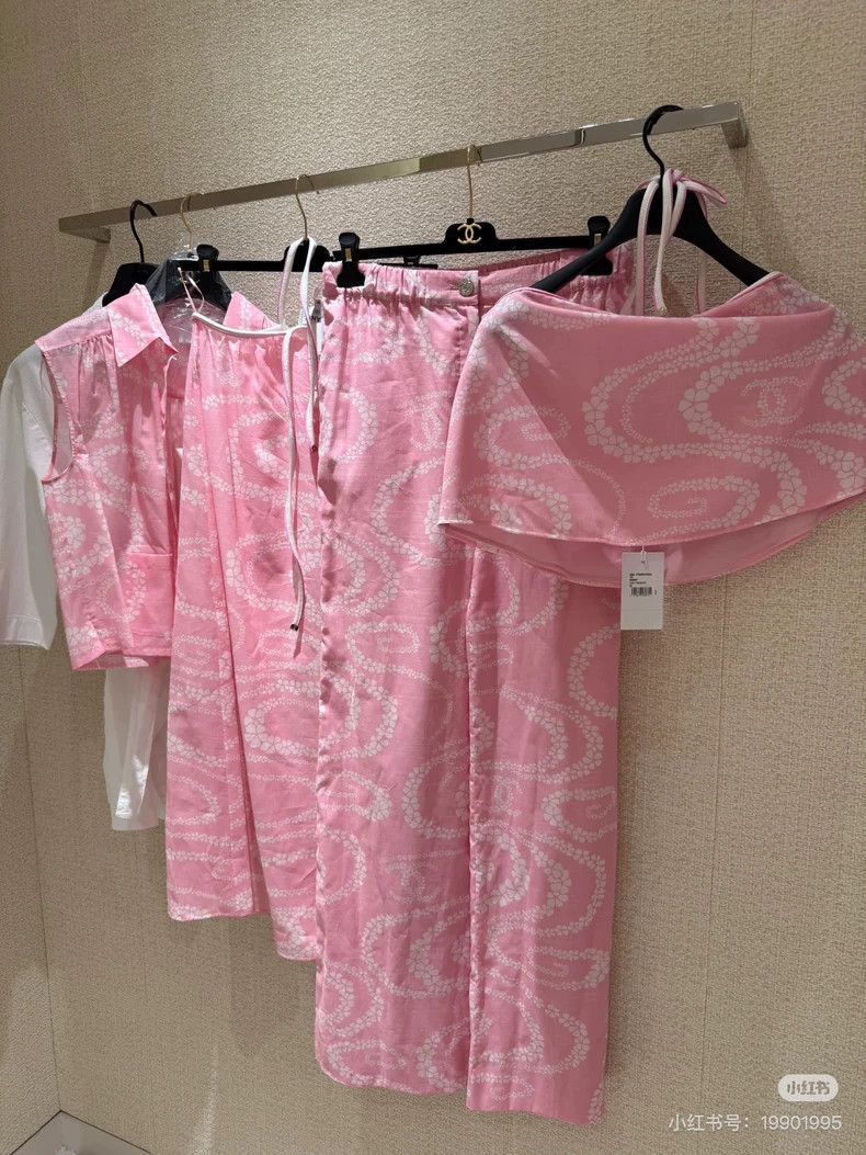 Chanel Chanel Beach series pink print double C mulberry silk casu Size 25" / US 0 / IT 36 - 8 Thumbnail