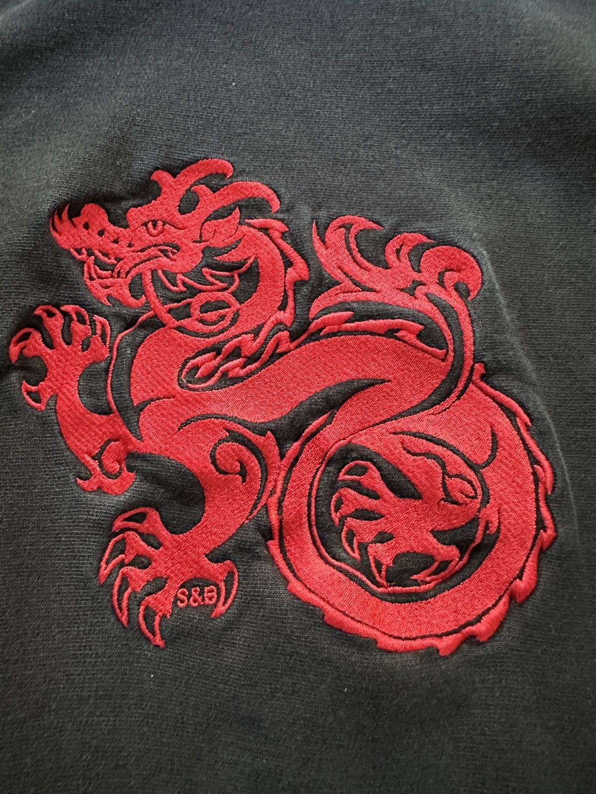 Japanese Brand Vintage Y2K Embroidered Dragon Hooded Sweatshirt Size US XXL / EU 58 / 5 - 3 Thumbnail