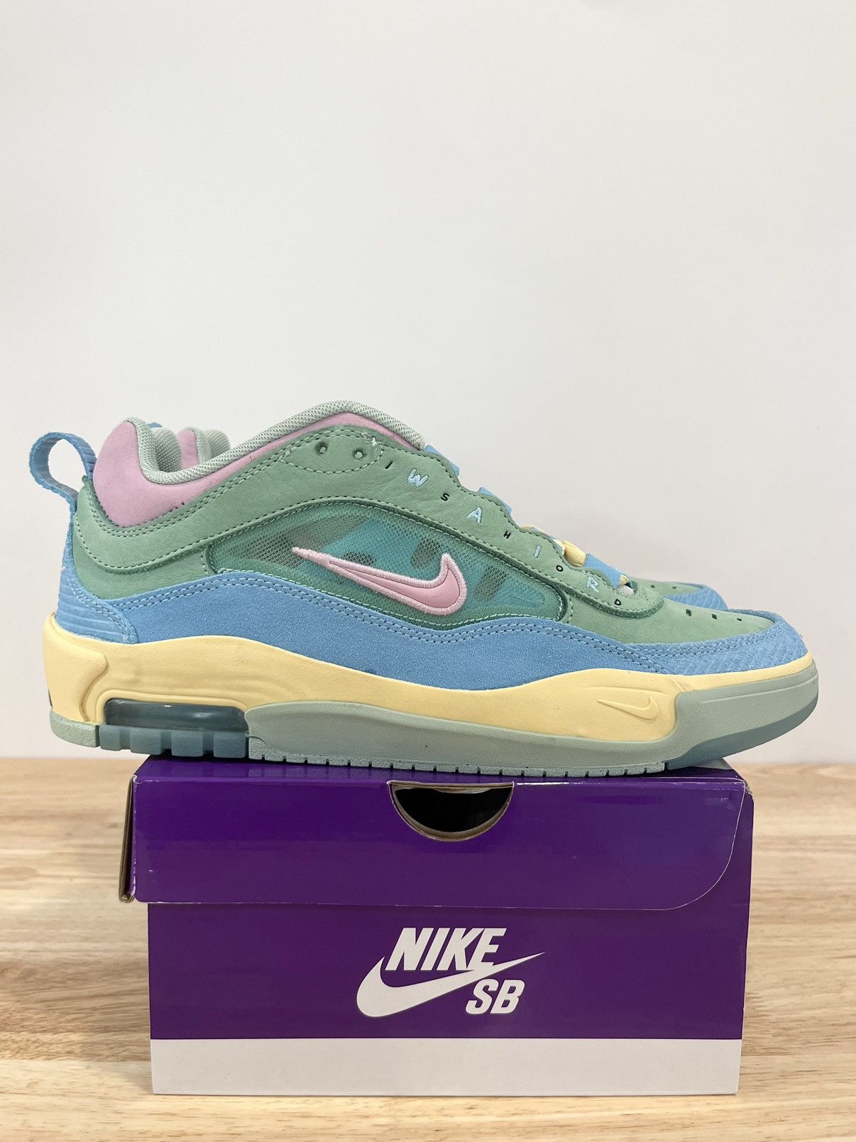 Nike Nike SB x Verdy Air Max Ishod Wair Visty HF4074-400 Size US 10.5 / EU 43-44 - 2 Thumbnail