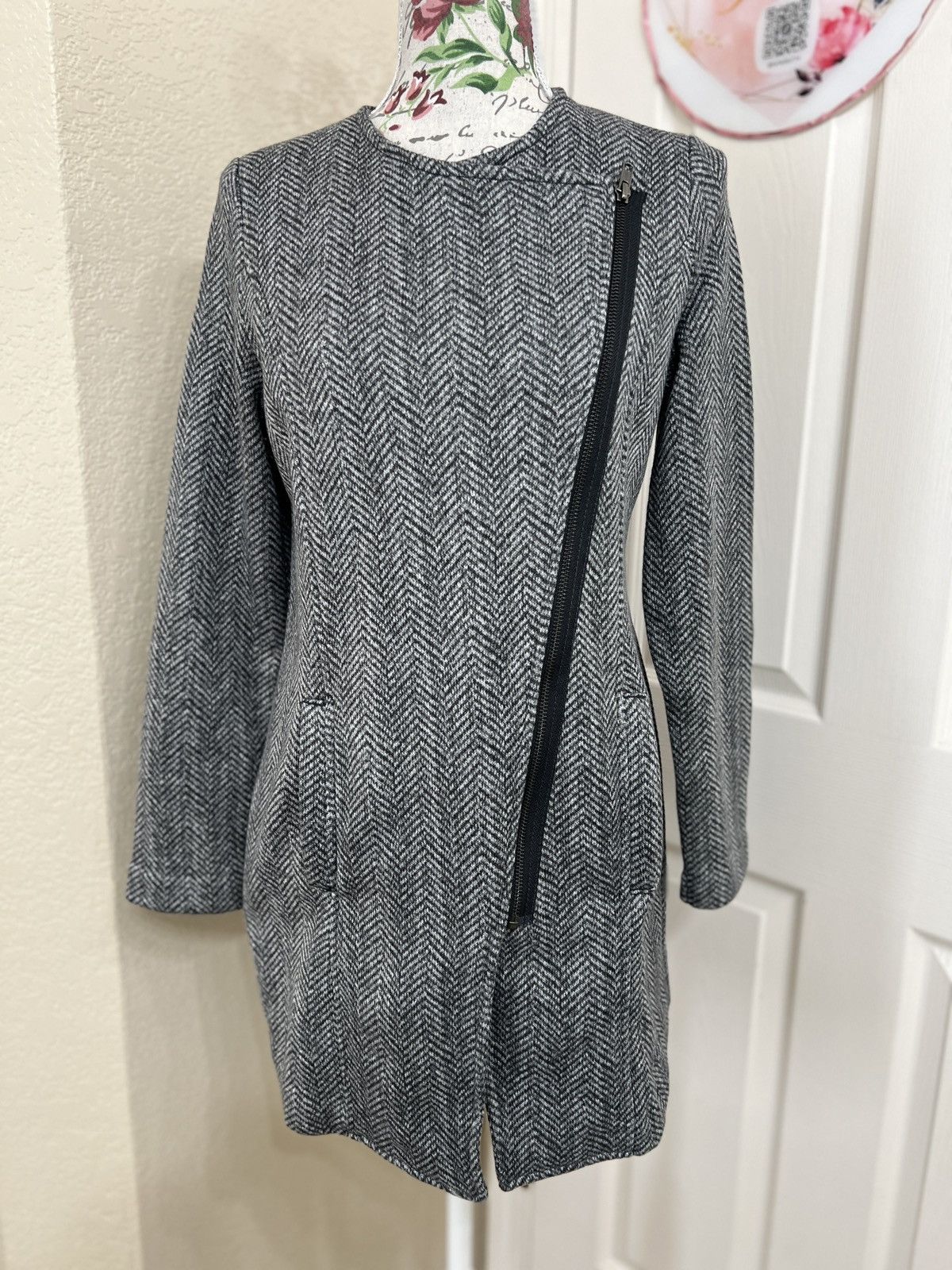 Banana Republic Banana Republic Gray Herringbone Collar jacket Size S / US 4 / IT 40 - 1 Thumbnail