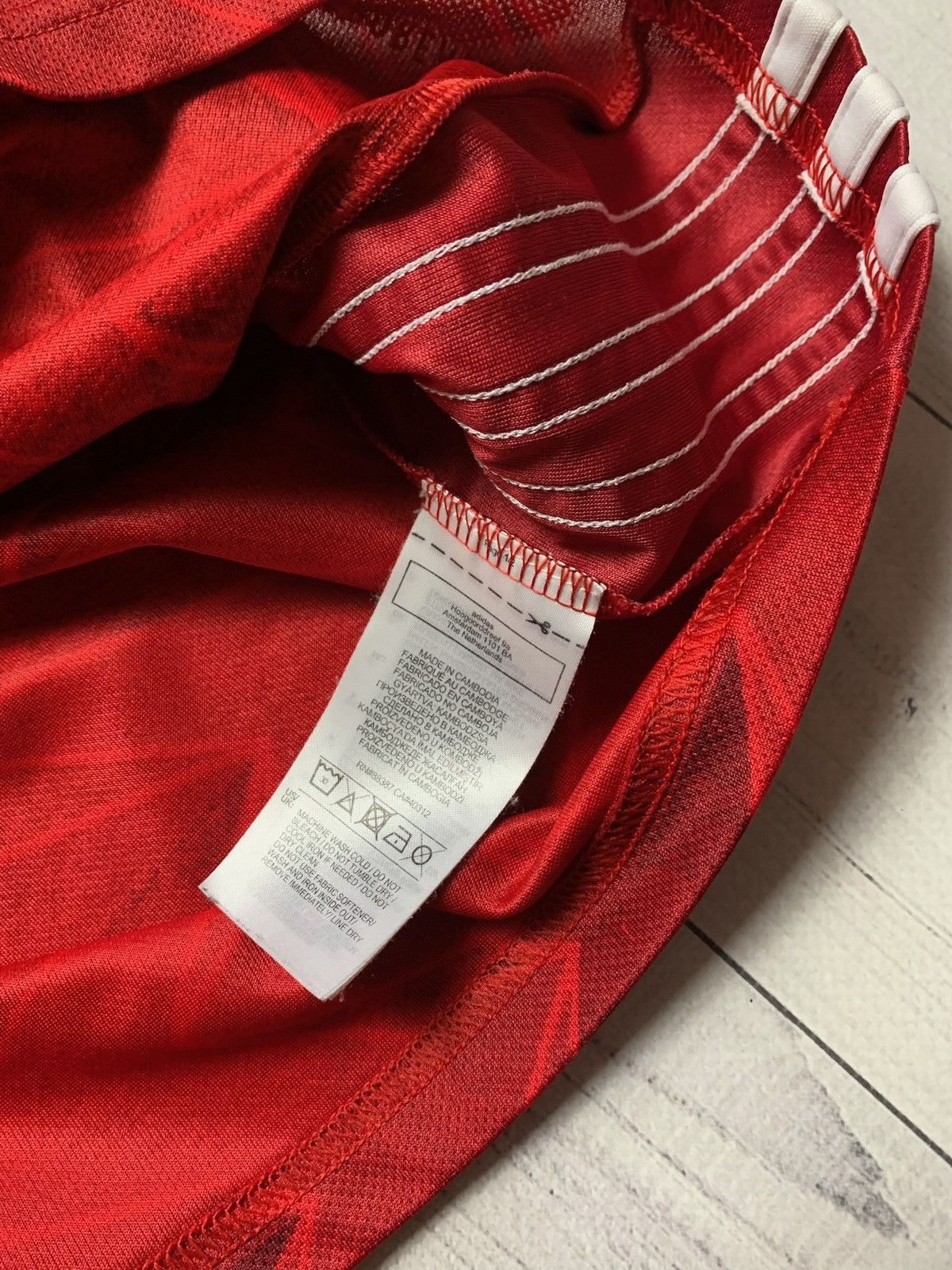 Adidas × Vintage Vintage Arsenal soccer jersey size M adidas red Size US M / EU 48-50 / 2 - 4 Thumbnail