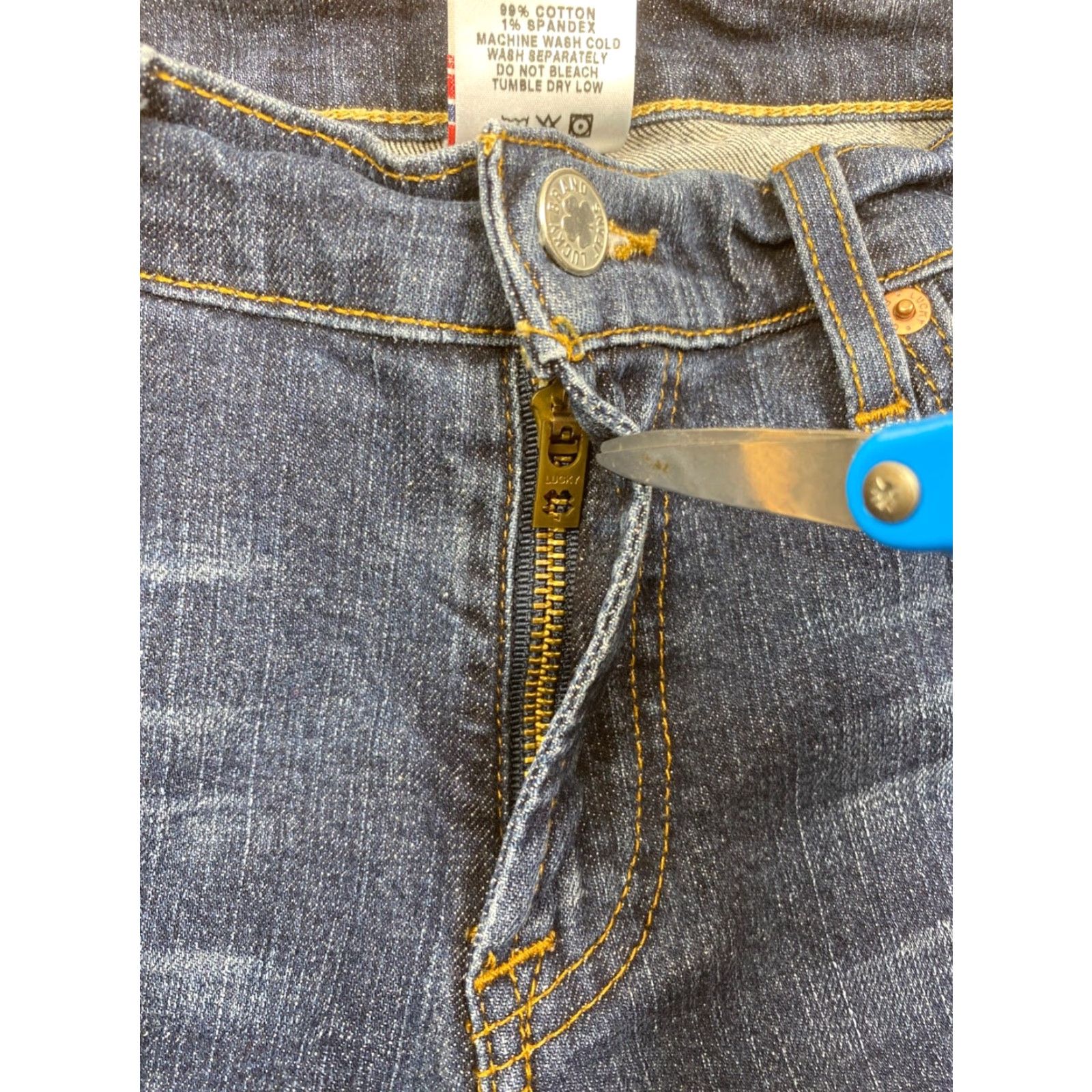 Lucky Brand Lucky Brand Jeans Womens Size 6/28 Medium Wash Mid Rise Classic Rider Denim 7054 Size ONE SIZE - 3 Thumbnail