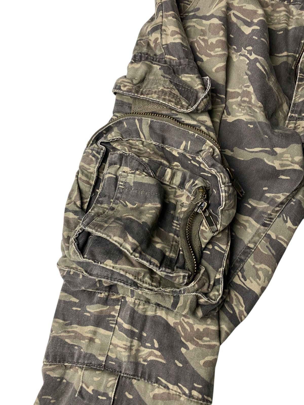 If Six Was Nine 2000's Root Three 3D Multipocket Gimmick Flared Pants Size US 29 - 10 Thumbnail