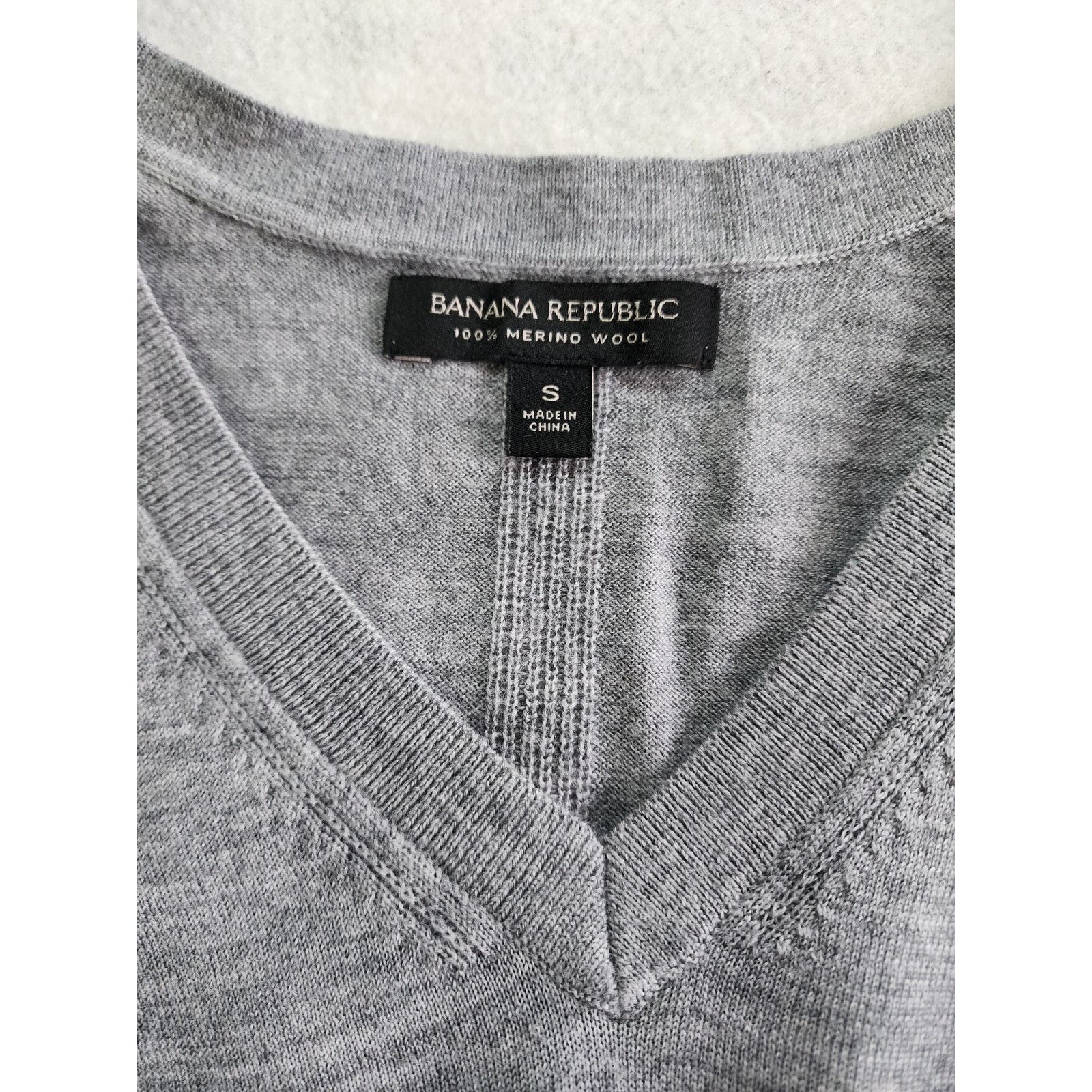 Banana Republic Banana Republic 100% Extra Fine Merino Wool Sweater S Gray Size S / US 4 / IT 40 - 3 Thumbnail