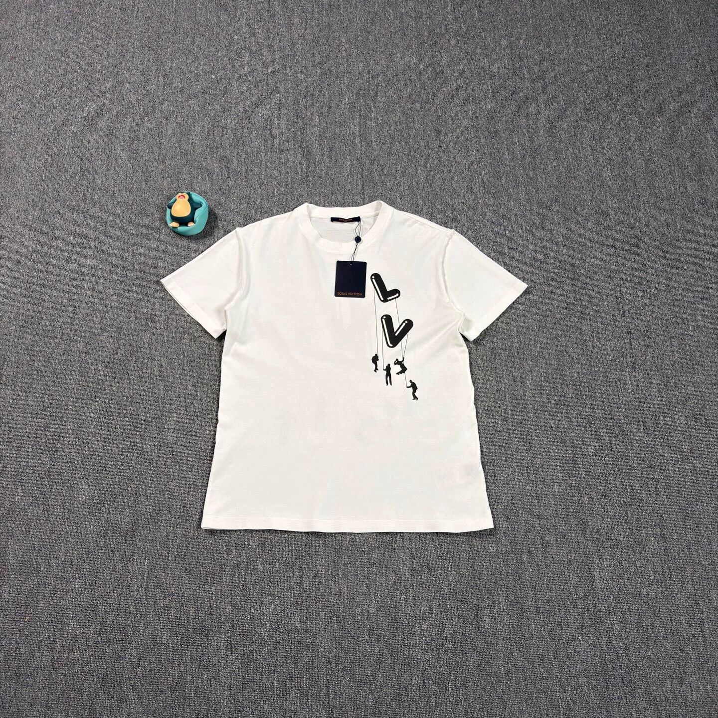 Louis Vuitton LV Parachute Print White T-shirt Size L Near New Size US L / EU 52-54 / 3 - 1 Thumbnail