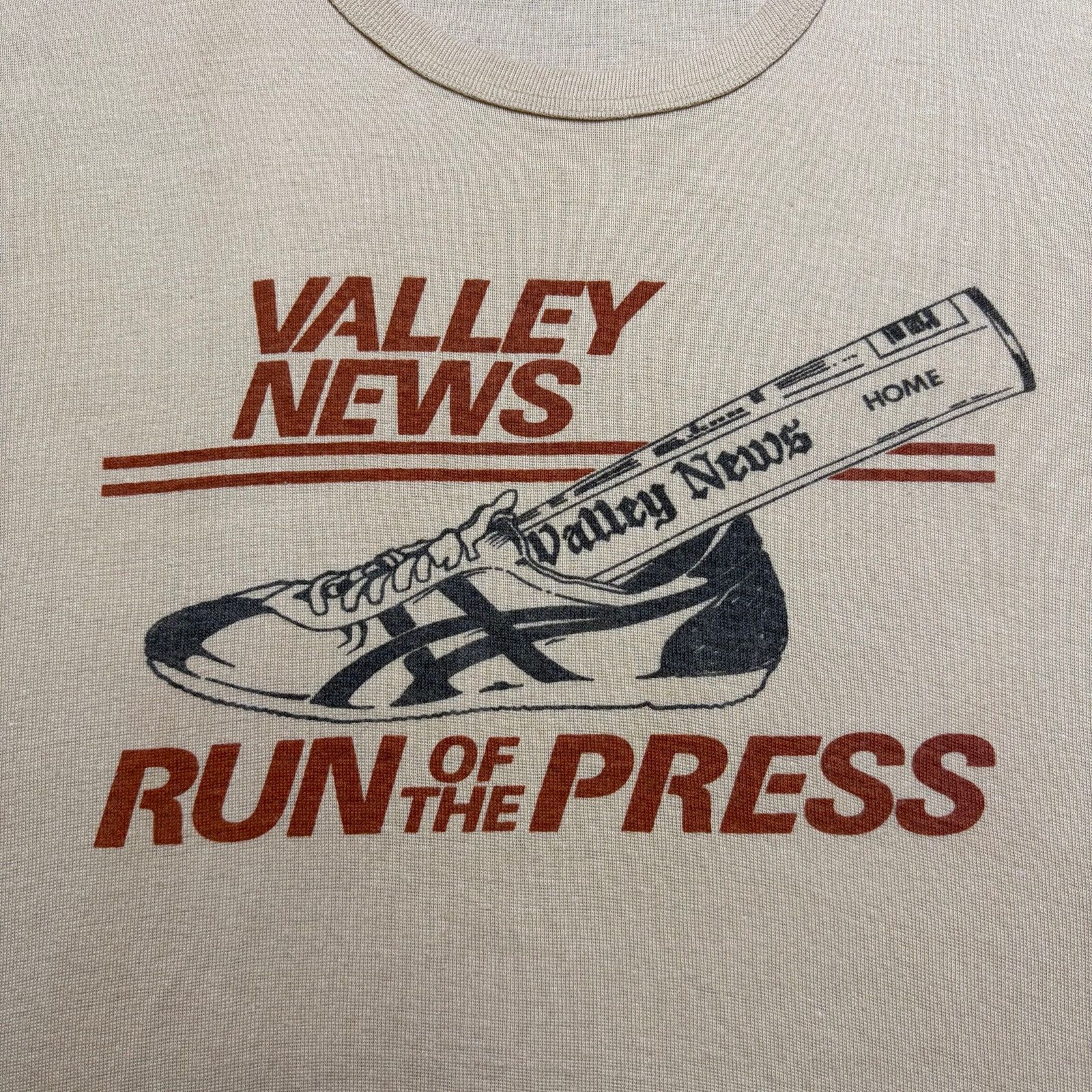 Vintage Vintage Valley News Run Of The Press Tee Beige 80s 70s XXS Size US XXS / EU 40 - 2 Thumbnail