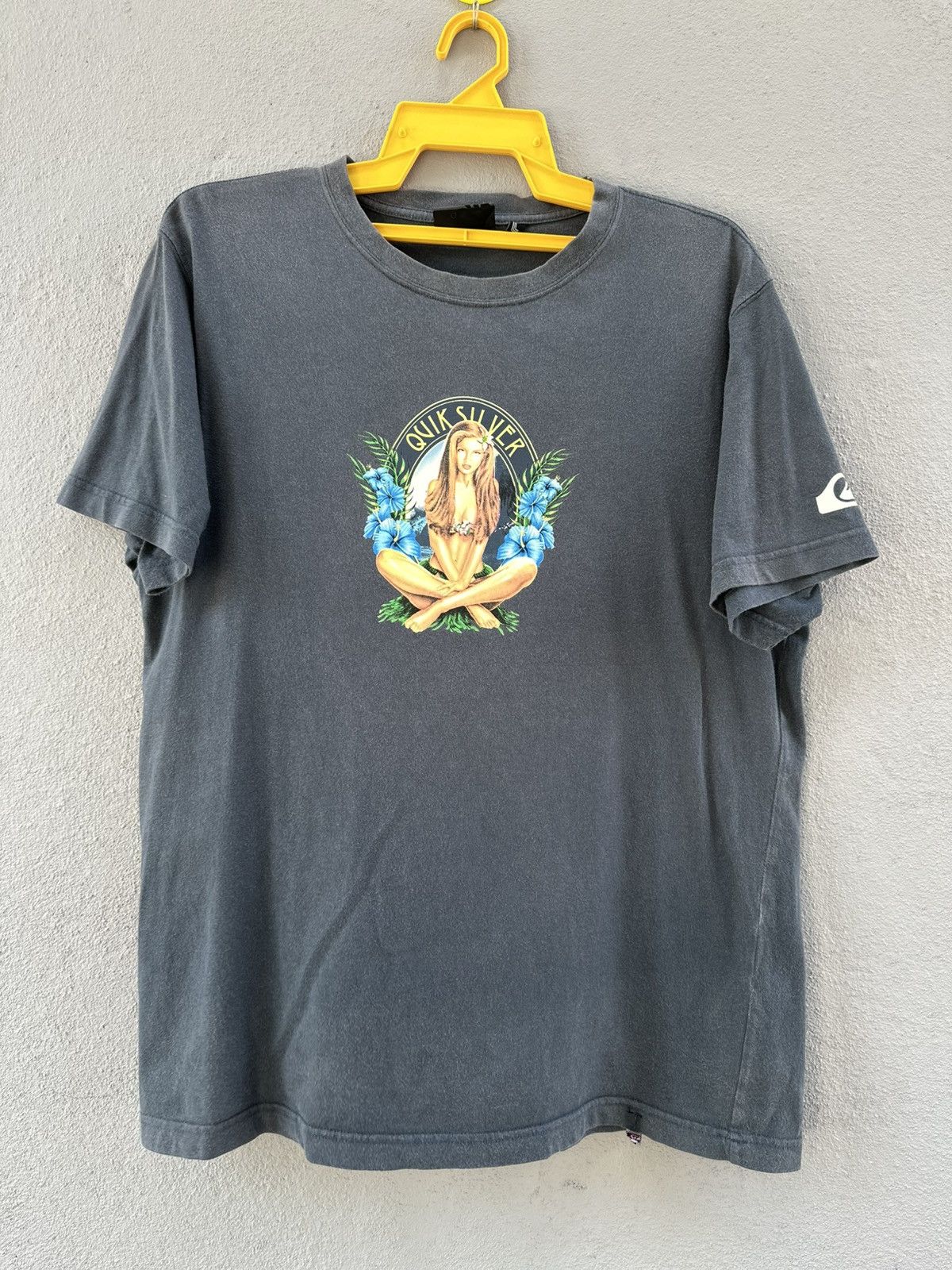 Quiksilver Thrashed Vintage Y2K Quiksilver Girl Aloha Surf Faded Tee Size US M / EU 48-50 / 2 - 1 Thumbnail