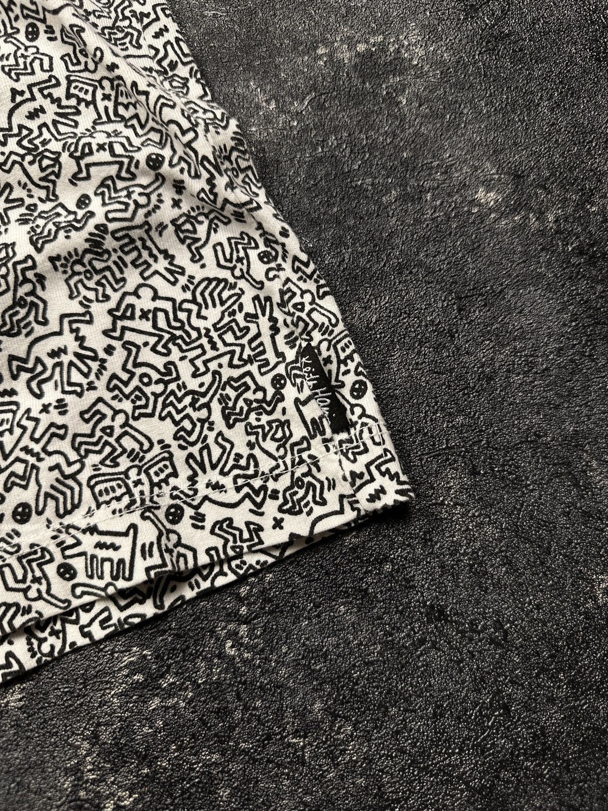 Keith Haring Rare Keith Haring Overprint Centre Heart Logo T-Shirt Size US L / EU 52-54 / 3 - 6 Thumbnail