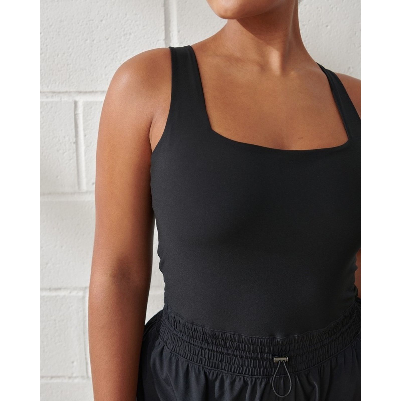 Abercrombie & Fitch Abercrombie & Fitch YPB SculptLUX Hybrid Flyaway Romper S Size 25" / US 0 / IT 36 - 5 Thumbnail