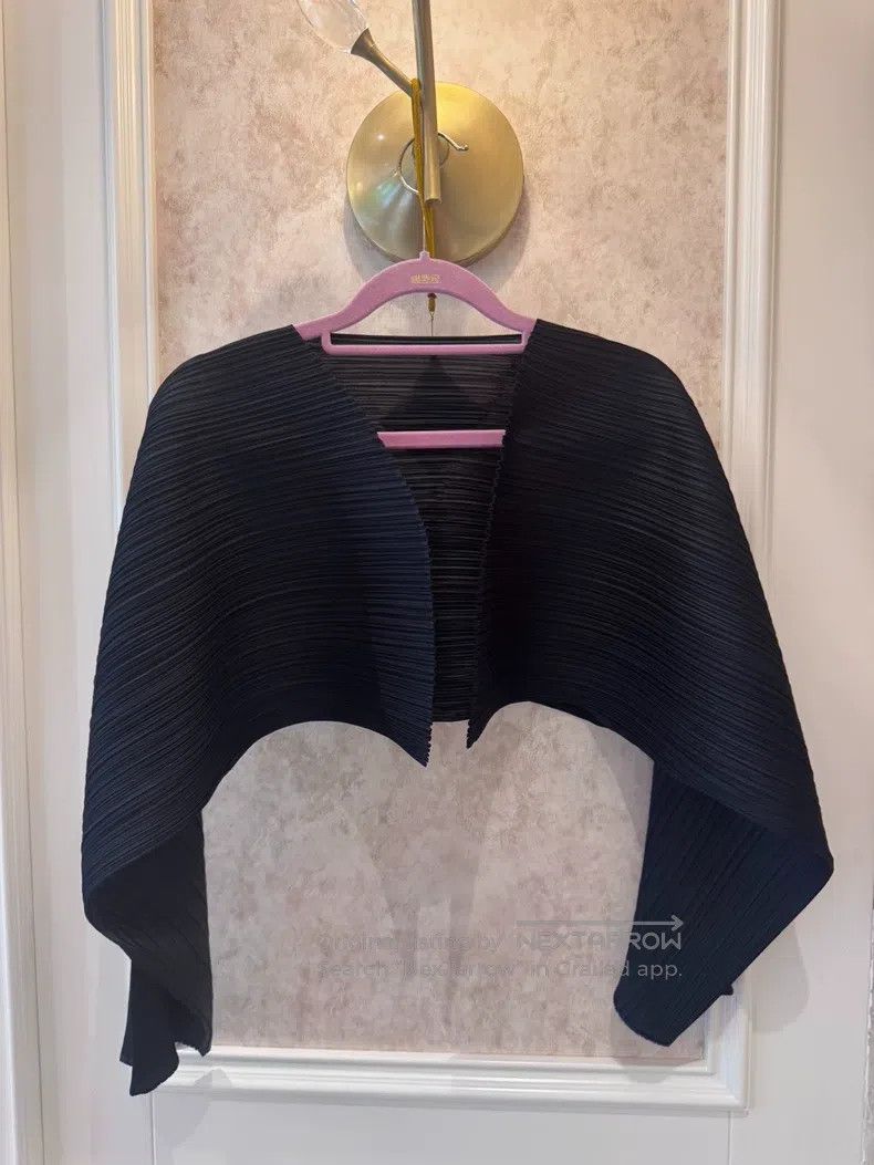 Issey Miyake Issey Miyake Black Short-Sleeve T-Shirt Size L / US 10 / IT 46 - 1 Thumbnail