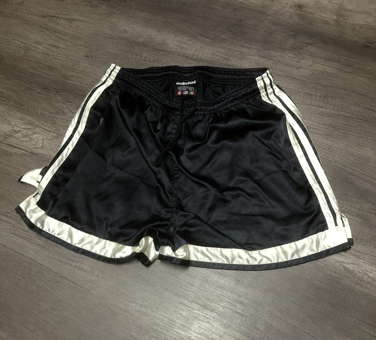 Adidas × Vintage Vintage Adidas Short Pant Sportswear Stretchable Waist Size US 34 / EU 50 - 1 Thumbnail