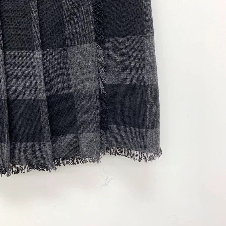 Dior Dior Black and gray plaid fur edge tassel pleated skirt 250 Size 25" / US 0 / IT 36 - 4 Thumbnail