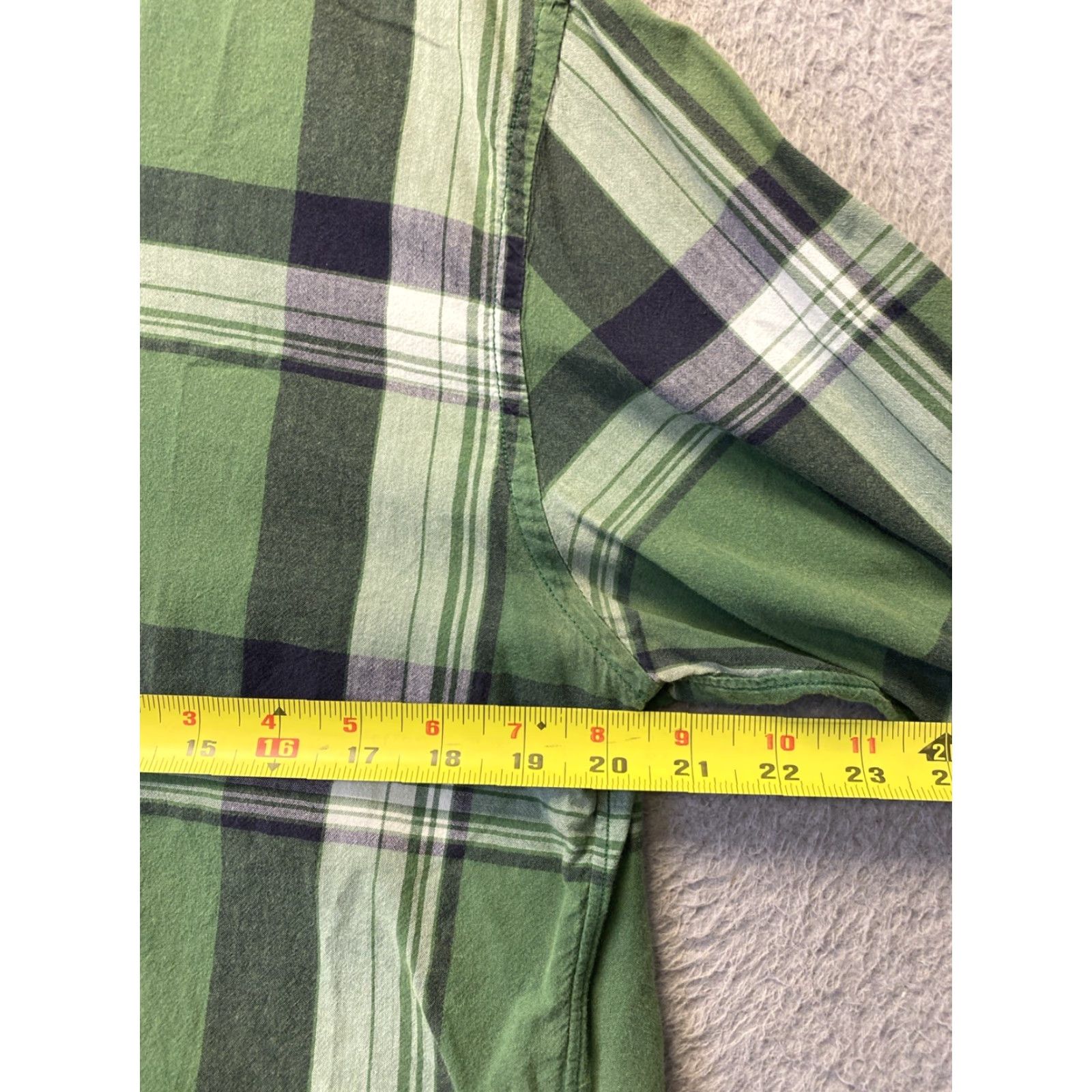 J.Crew J. Crew Button Shirt Men’s M Green White Madras Plaid Lightweight Button-Up Long Sleeve Collared Spread Cotton Regular Classic Mens Size US M / EU 48-50 / 2 - 5 Thumbnail