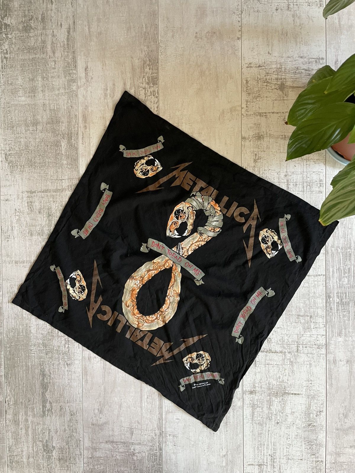 Metallica × Vintage 1991 Metallica Vintage Dont Tread On Me Bandanna Scarf Size ONE SIZE - 1 Thumbnail