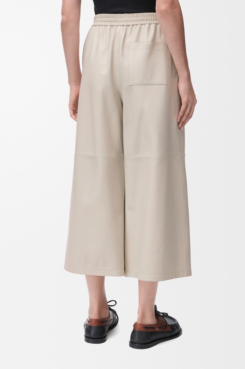 Loewe o1loc1c0525 Cropped Trousers Nappa Lambskin in Light Beige Size 28" / US 6 / IT 42 - 4 Thumbnail