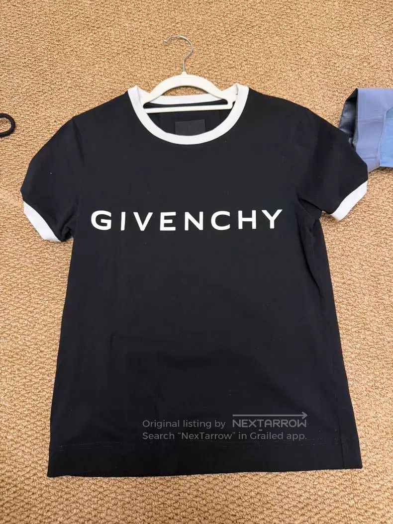 Givenchy Givenchy short sleeves Size US S / EU 44-46 / 1 - 1 Thumbnail