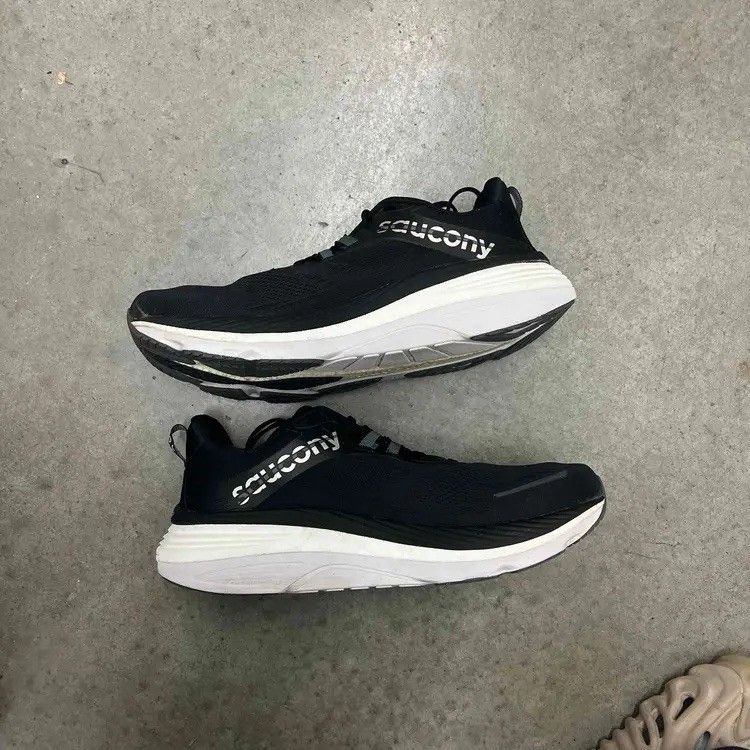 Saucony Saucony Hurricane 24 Wide Black Carbon S20934100 Size 11 men Size US 11 / EU 44 - 3 Thumbnail
