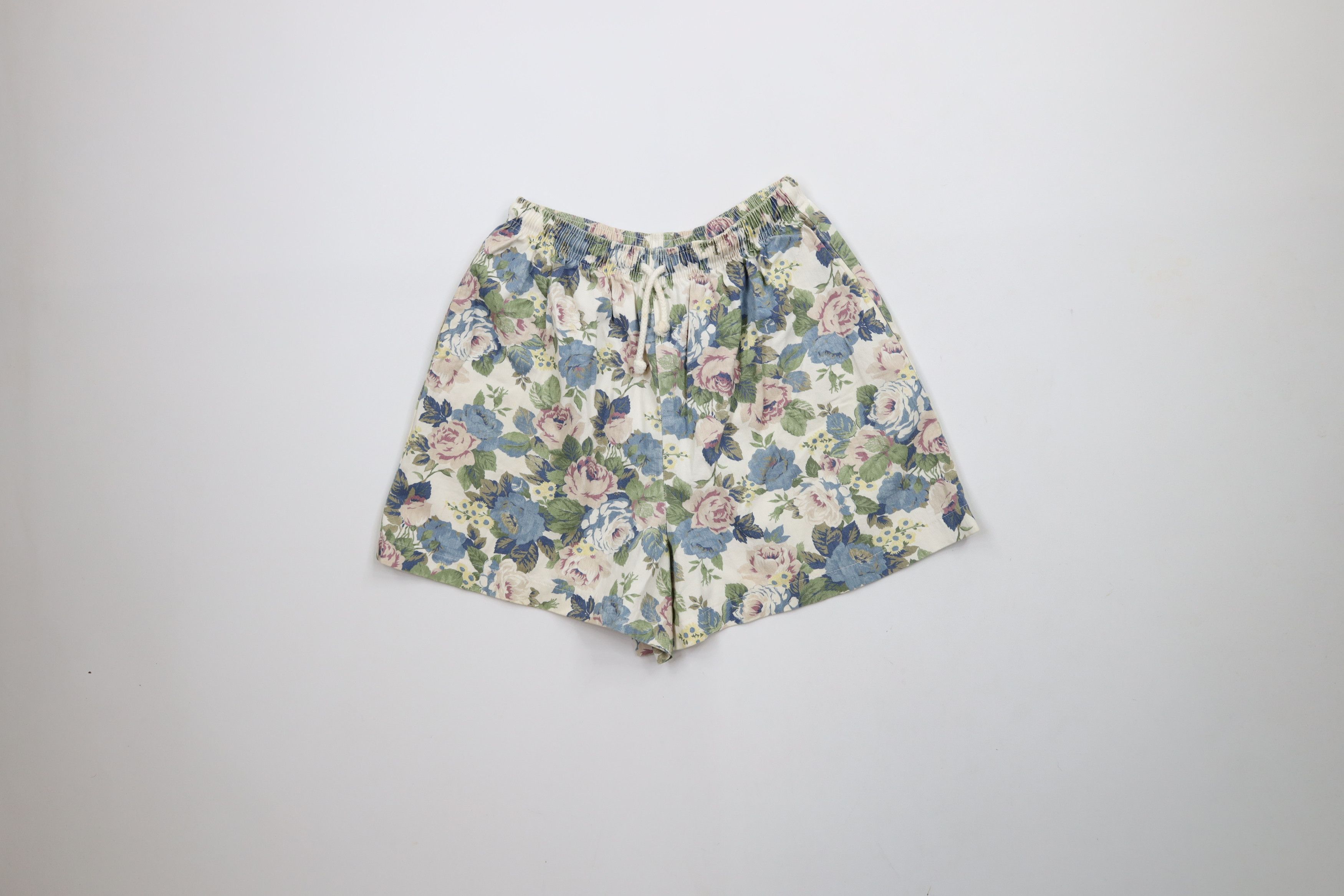 Vintage Vintage 90s Streetwear All Over Print Tapestry Shorts USA Size 25" / US 0 / IT 36 - 1 Thumbnail
