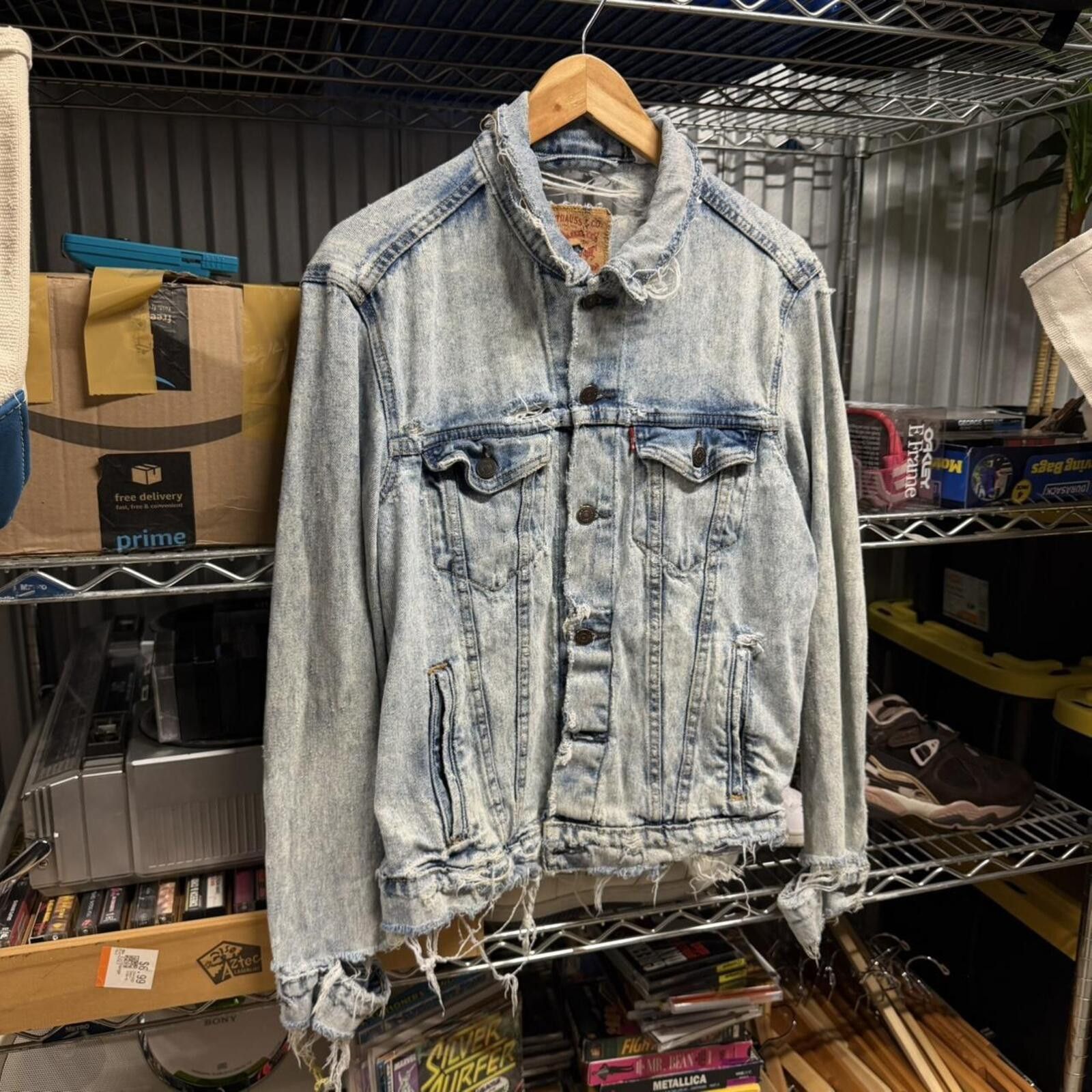 Levi's Vintage Thrashed Levi’s Denim Trucker Jacket Size US S / EU 44-46 / 1 - 1 Thumbnail