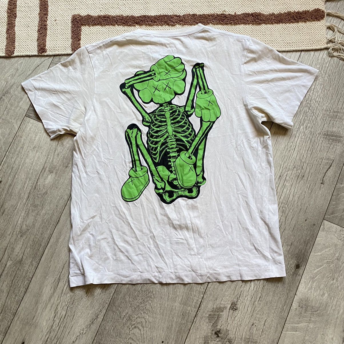 Kaws × Uniqlo UNIQLO X KAWS BIG LOGO T SHIRT Size US M / EU 48-50 / 2 - 1 Thumbnail
