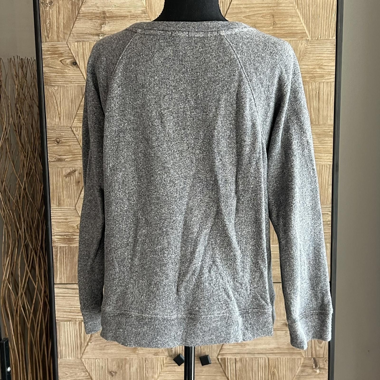 J.Crew J Crew Sweater Sz Medium Heather Grey Pullover Rhinestone Size M / US 6-8 / IT 42-44 - 4 Thumbnail
