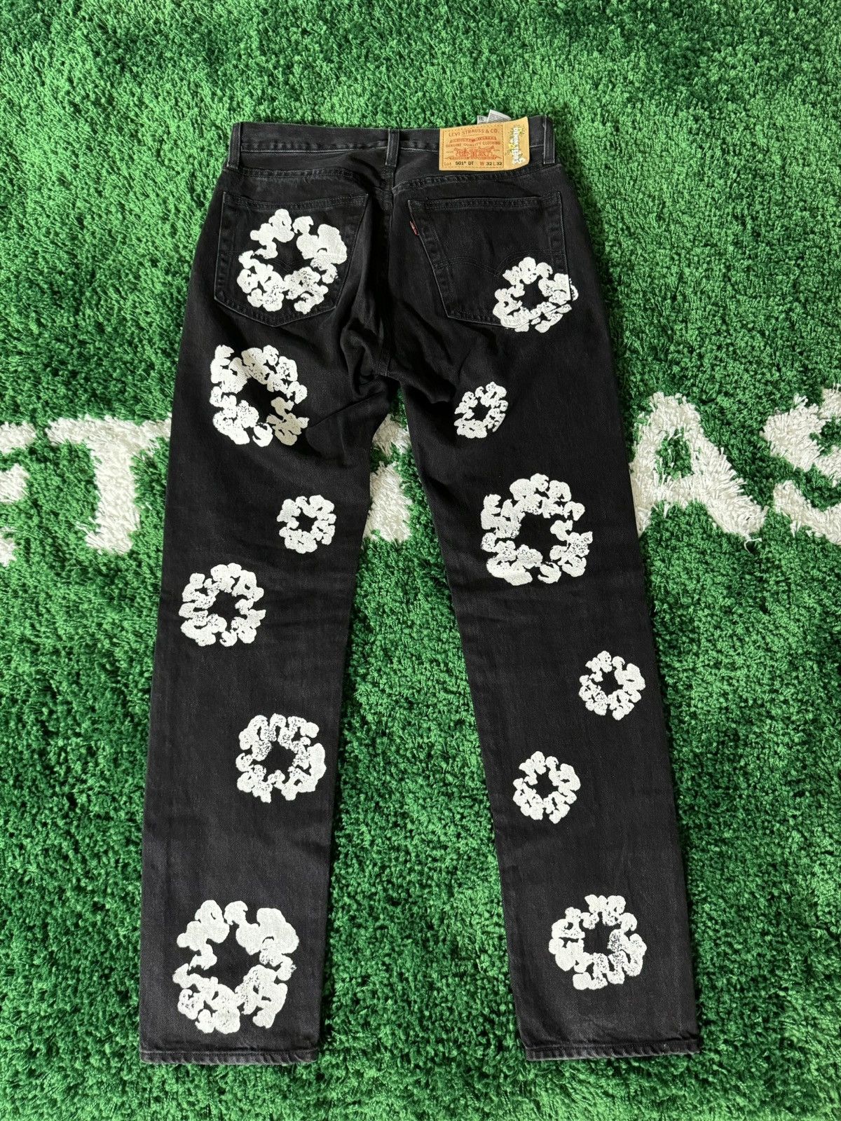 DENIM TEARS Denim Tears Levis 501 Cotton Wreath Denim Jean Black 32 Size US 32 / EU 48 - 3 Thumbnail