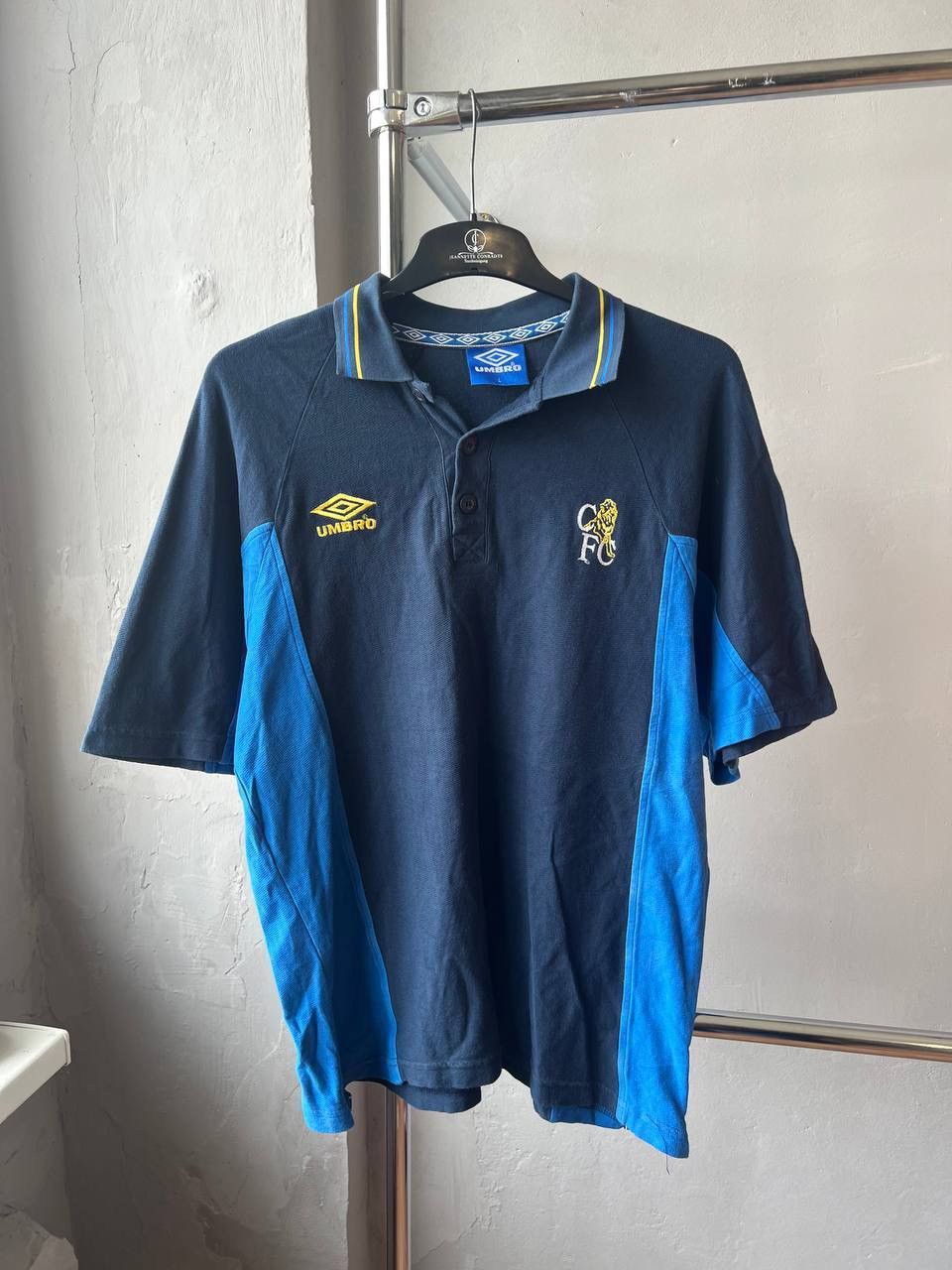 Umbro 1997/2000 RARE CHELSEA FC TRAINING SOCCER JERSEY SHIRT SZ L Size US L / EU 52-54 / 3 - 2 Thumbnail