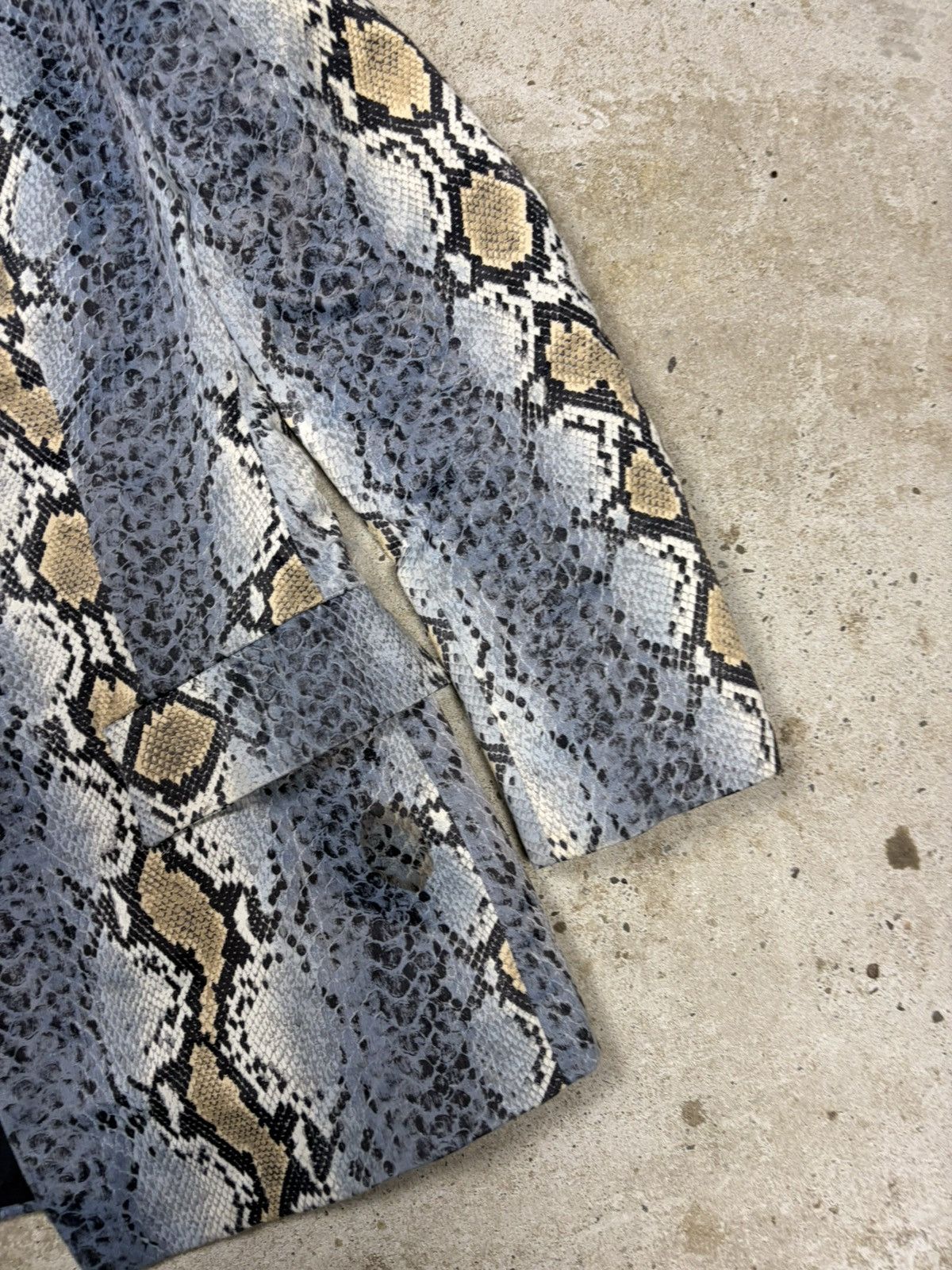 Roberto Cavalli Vintage 2000s Roberto Cavalli Snake Skin Python Print Blazer Size XL / US 12-14 / IT 48-50 - 6 Thumbnail