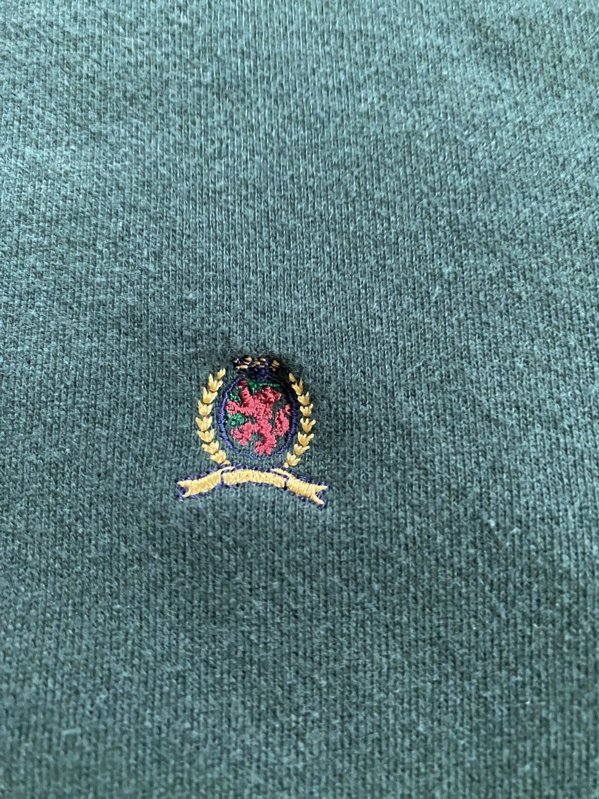 Tommy Hilfiger × Vintage Vintage ‘01 Tommy Hilfiger Crest Green Crewneck Sweatshirt Size US L / EU 52-54 / 3 - 3 Thumbnail