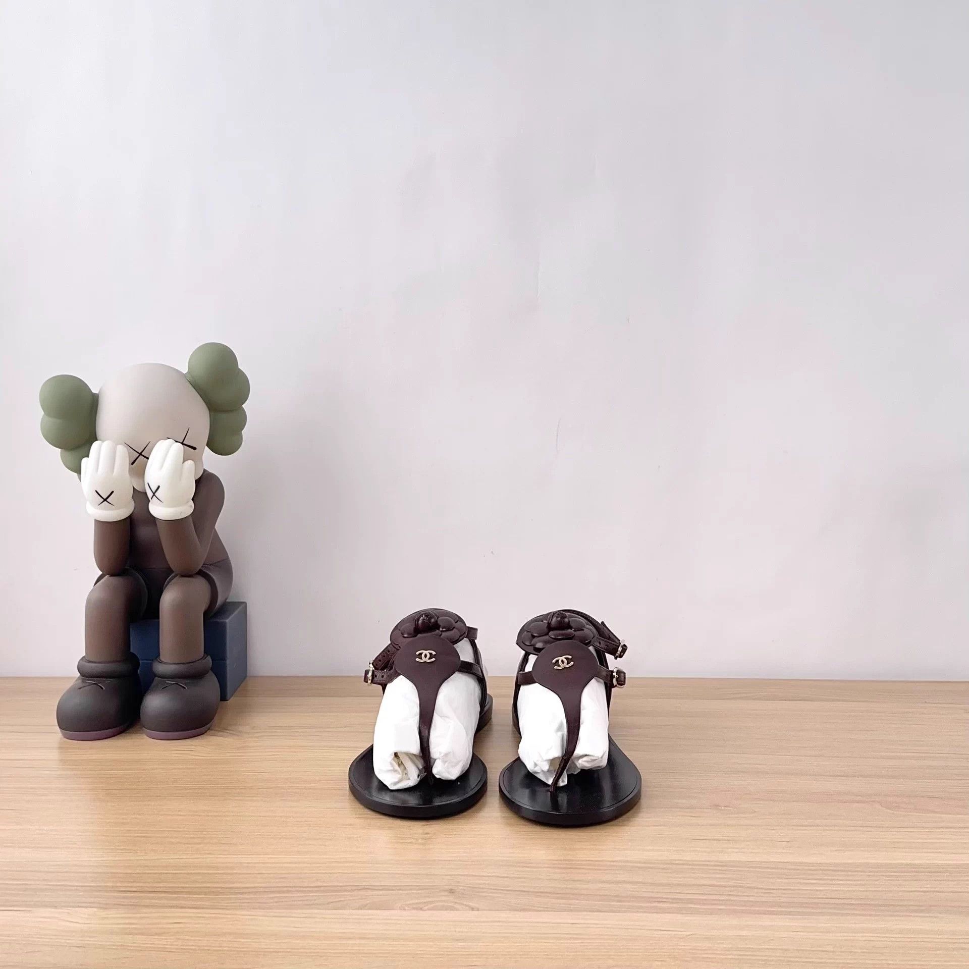 Chanel CHANEL camellia sandals 36 Size US 5 / IT 35 - 2 Thumbnail