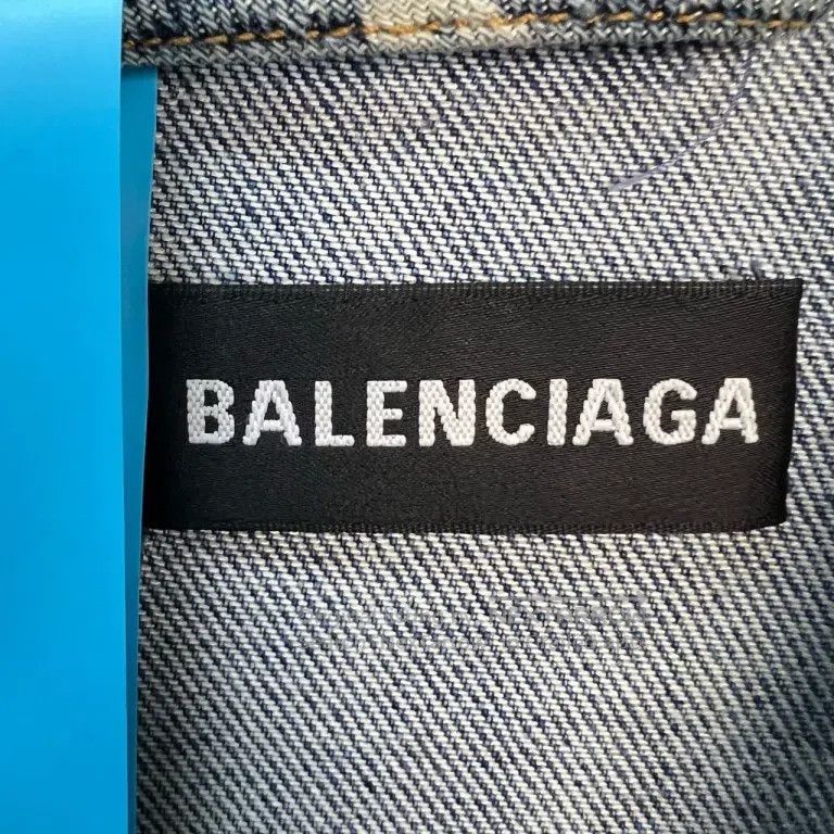 Balenciaga Balenciaga Distressed Slogan Printed Logo Denim Jacket Size US S / EU 44-46 / 1 - 3 Thumbnail