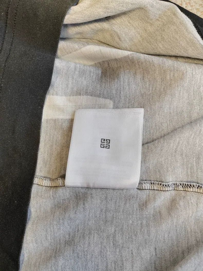 Givenchy Givenchy Solid Color Lock Pattern Short Sleeve T-Shirt (Me Size US M / EU 48-50 / 2 - 5 Thumbnail