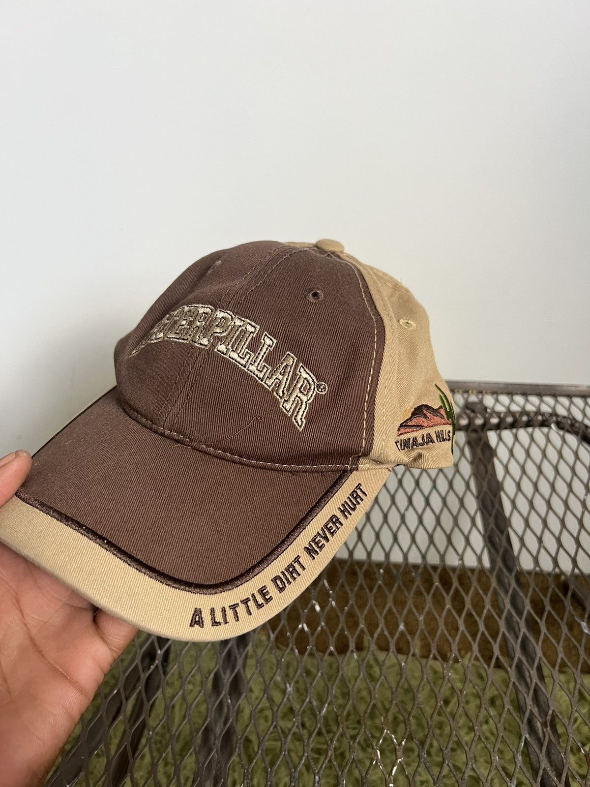 Caterpillar CAT Caterpillar ‘A Little Dirt Never Hurt’ Vintage Mens Hat Size ONE SIZE - 2 Thumbnail
