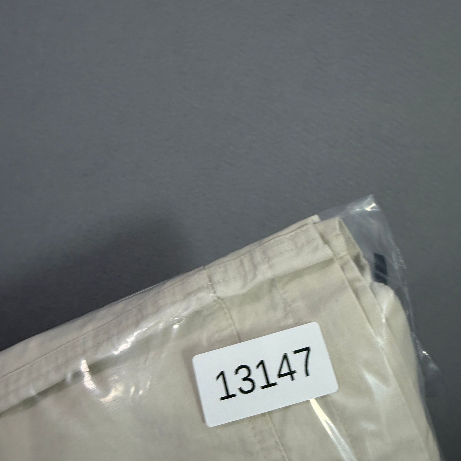 Gap Gap Flat Front Khaki Chino Shorts Medium Beige 8" Inseam NEW Size US 34 / EU 50 - 14 Thumbnail