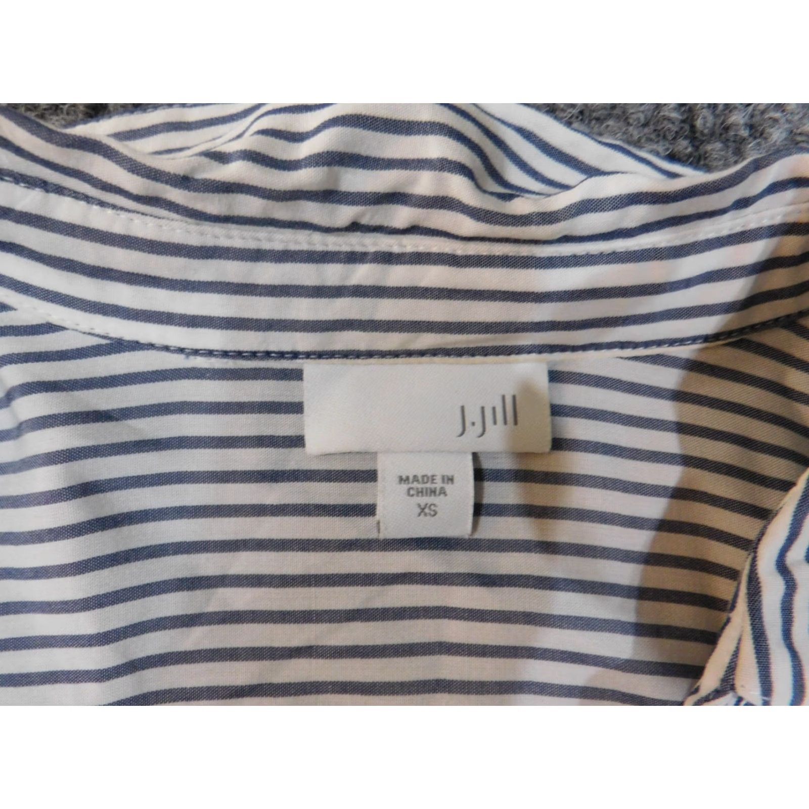 J. Jill J. Jill Blouse Tunic Womens XS Blue Geometric Rayon Casual Cap Sleeveless Button Collar Stretch Size XS / US 0-2 / IT 36-38 - 5 Thumbnail