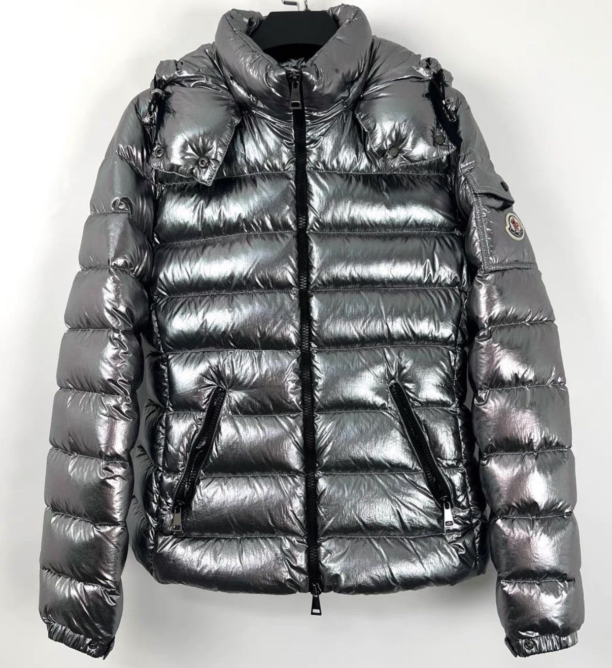Moncler Moncler / Bady Silver Logo Shiny Down Jacket K12 Size XS / US 0-2 / IT 36-38 - 1 Thumbnail